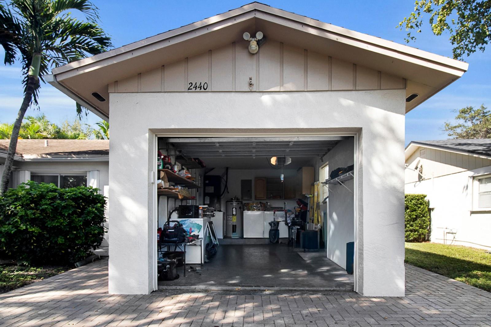 2440 NW 98th Lane, Coral Springs, FL 33065