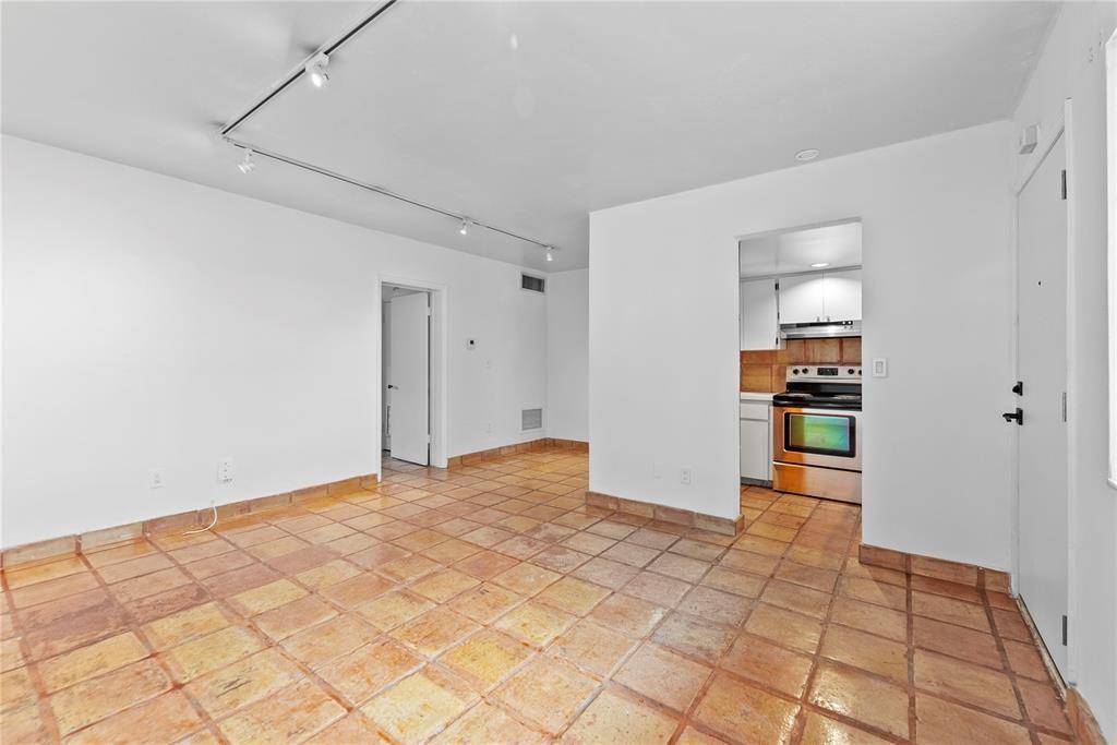 2924 Day Avenue N211, Miami, FL 33133