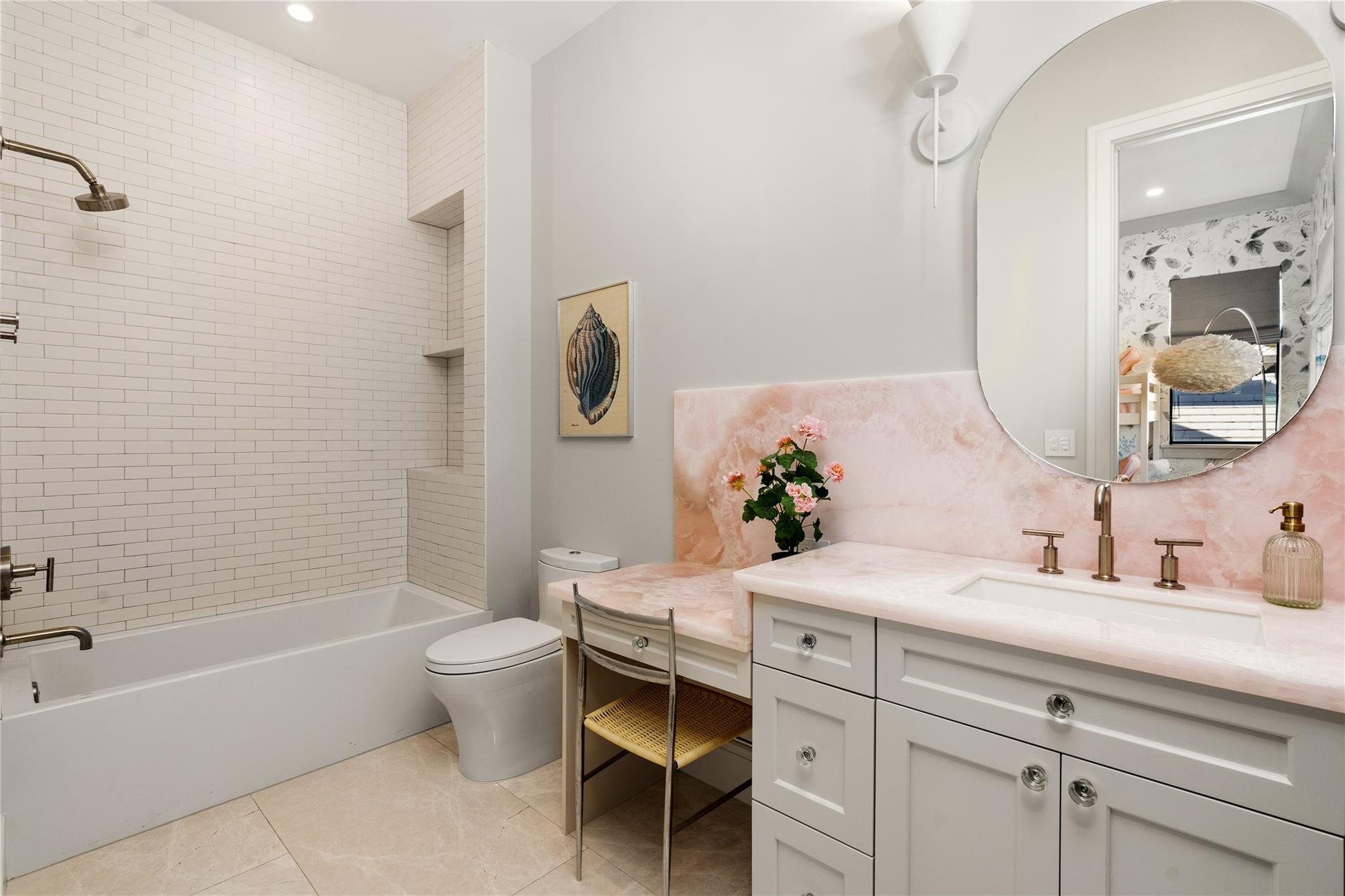 2300 NE 34th Court, Lighthouse Point, FL 33064