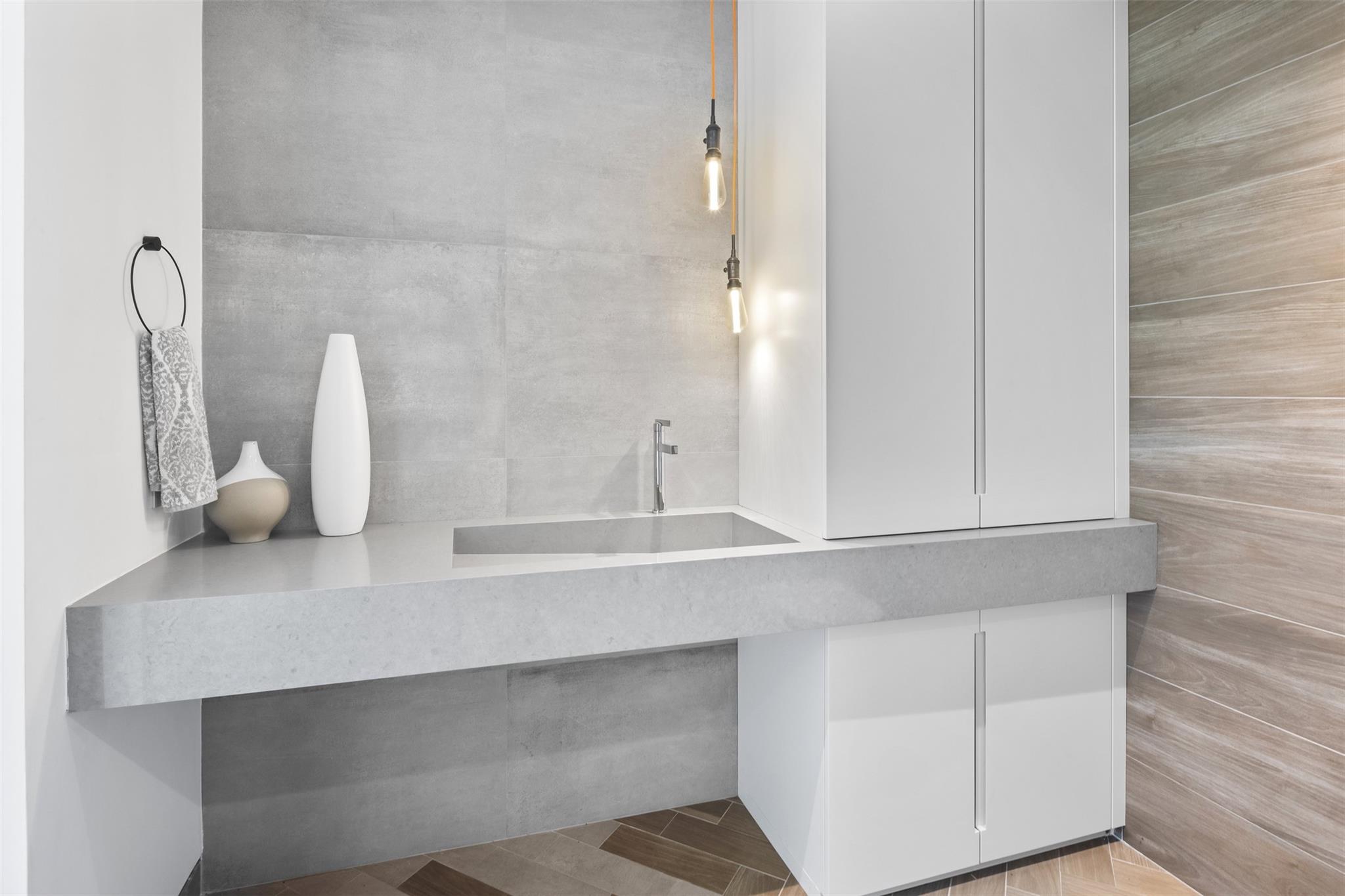 516 Mola Avenue, Fort Lauderdale, FL 33301