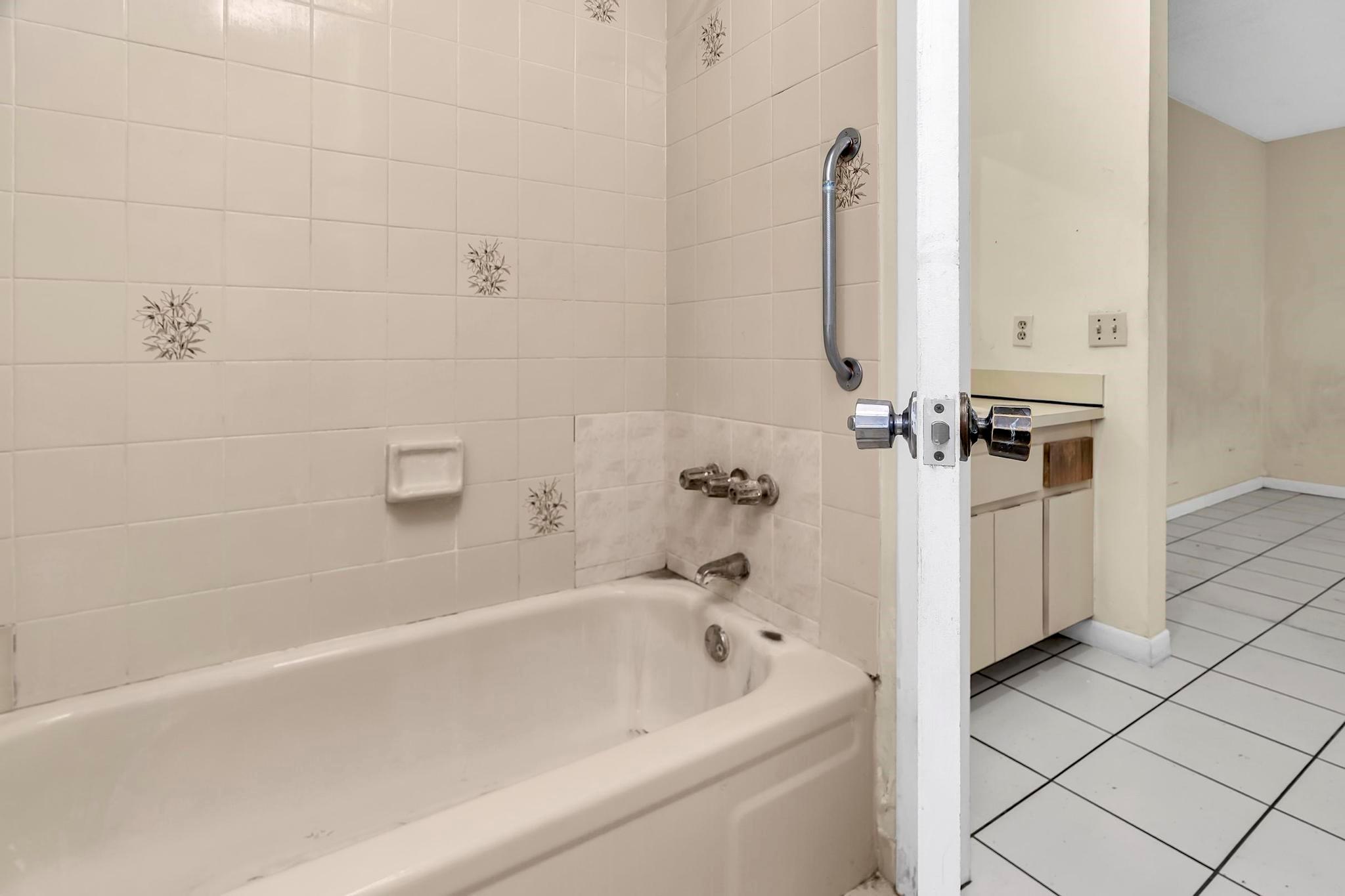 602 SW 99th Place, Miami, FL 33174