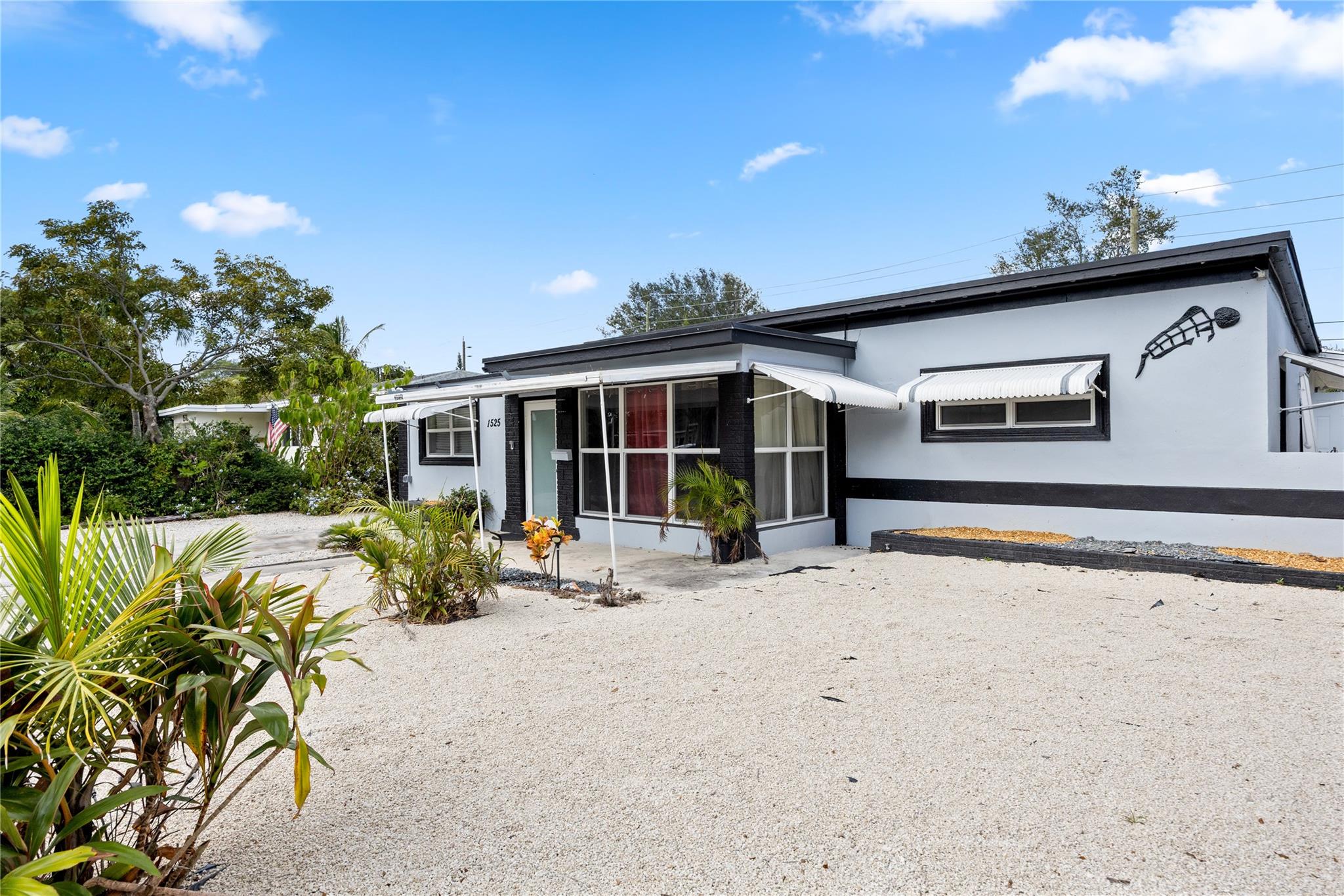 Photo for 1525 NE 160th Street, North Miami Beach, FL 33162 - listing #FX-10537183 1525 NE 160th Street, North Miami Beach, FL 33162