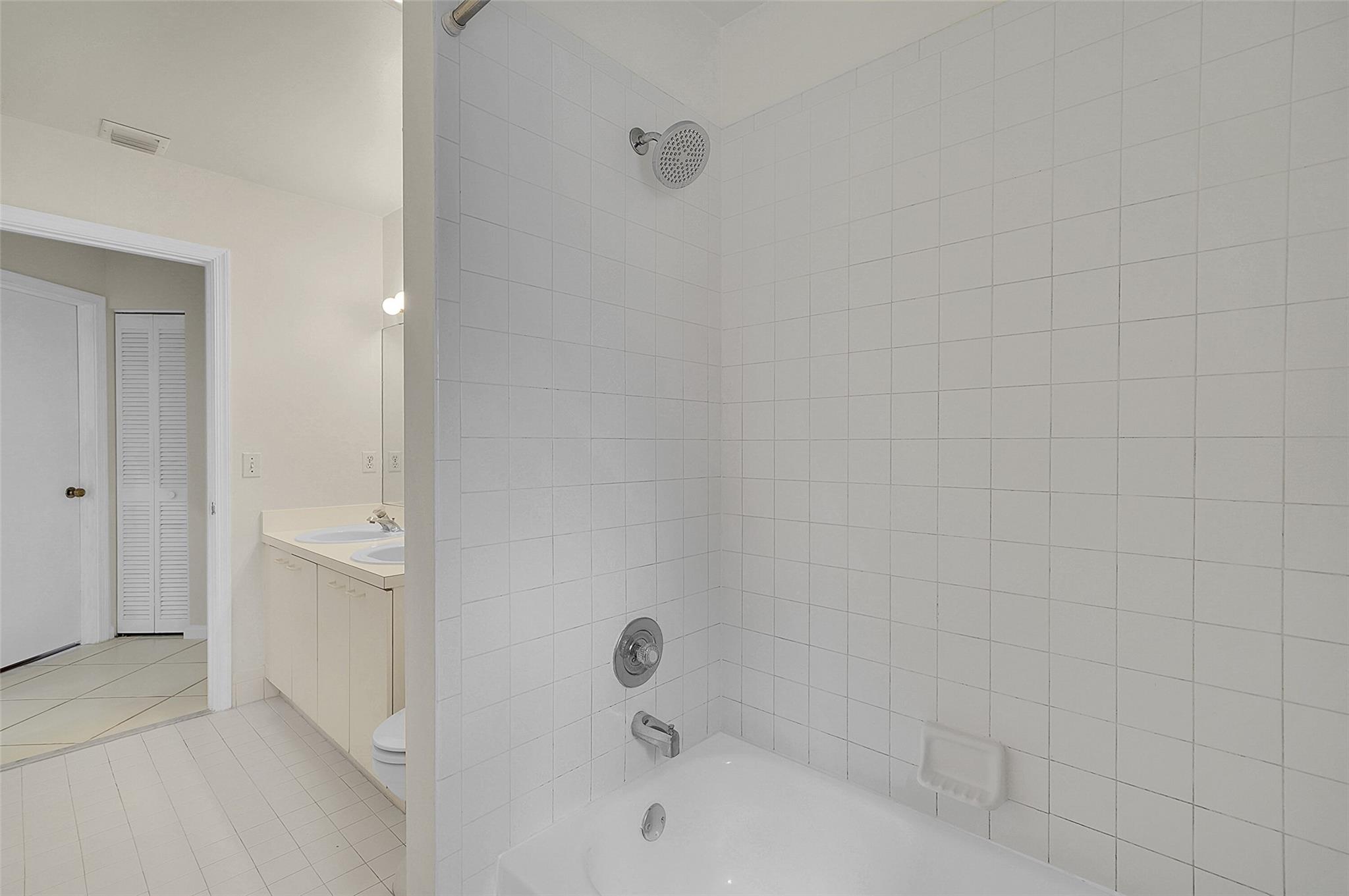 5743 NW 100th Way, Coral Springs, FL 33076