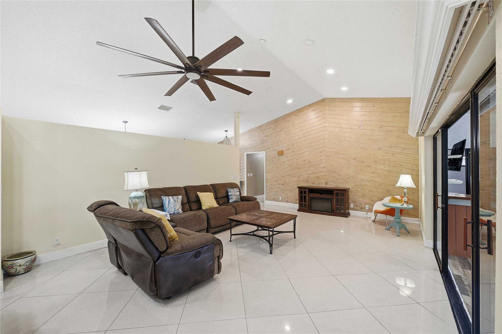 10949 NW 1st Mnr, Coral Springs, FL 33071