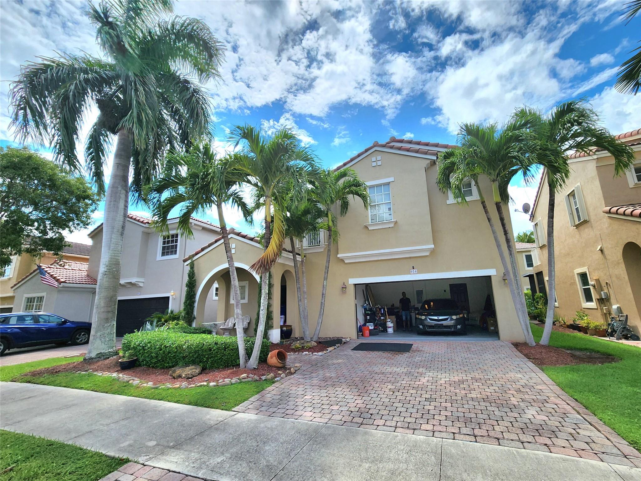 956 NW 126th Terrace, Coral Springs, FL 33071
