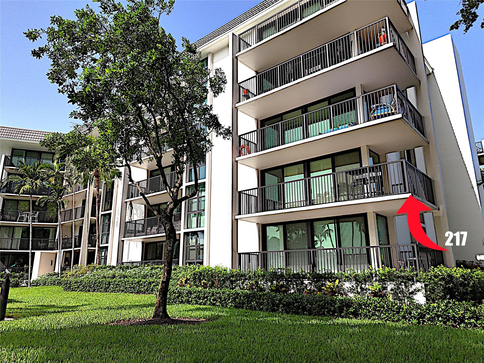 Photo for 1301 River Reach Drive, 217, Fort Lauderdale, FL 33315 - Listing #FX-10507990 River Reach is minutes from the beaches, Fort Lauderdale downtown, the Broward Center for the Performing Arts, Museum of Discovery and Science, Las Olas Riverfront entertainment complex and the famous Las Olas Boulevard shopping and dining district.