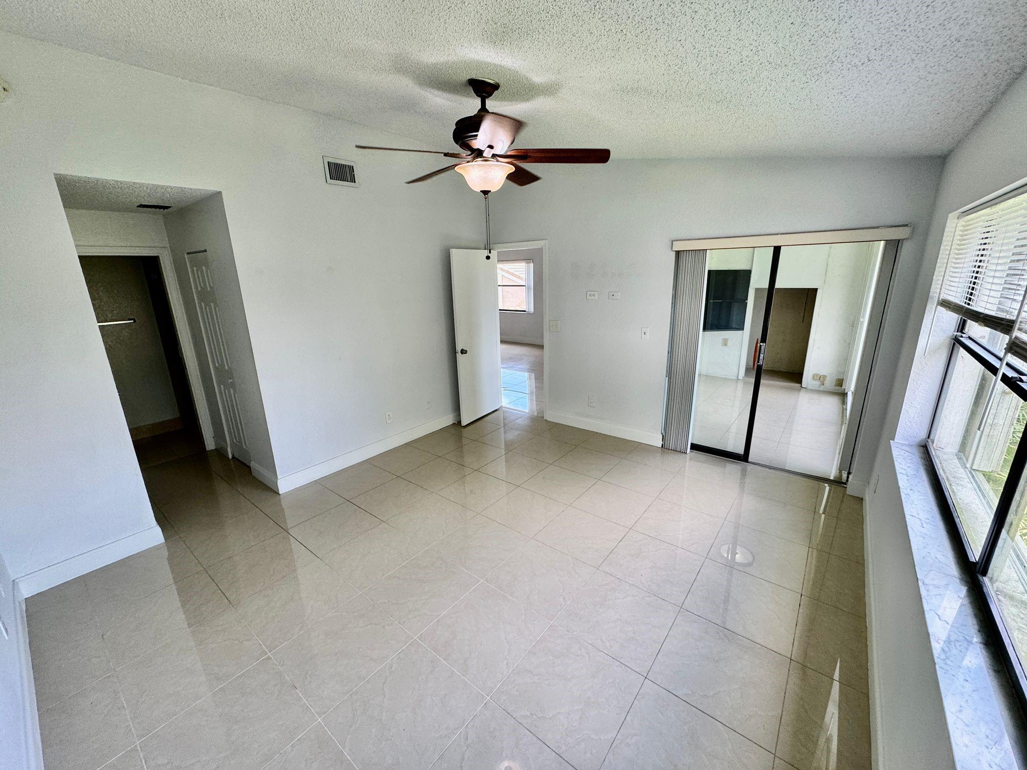 9657 N Riverside Drive 5H, Coral Springs, FL 33071