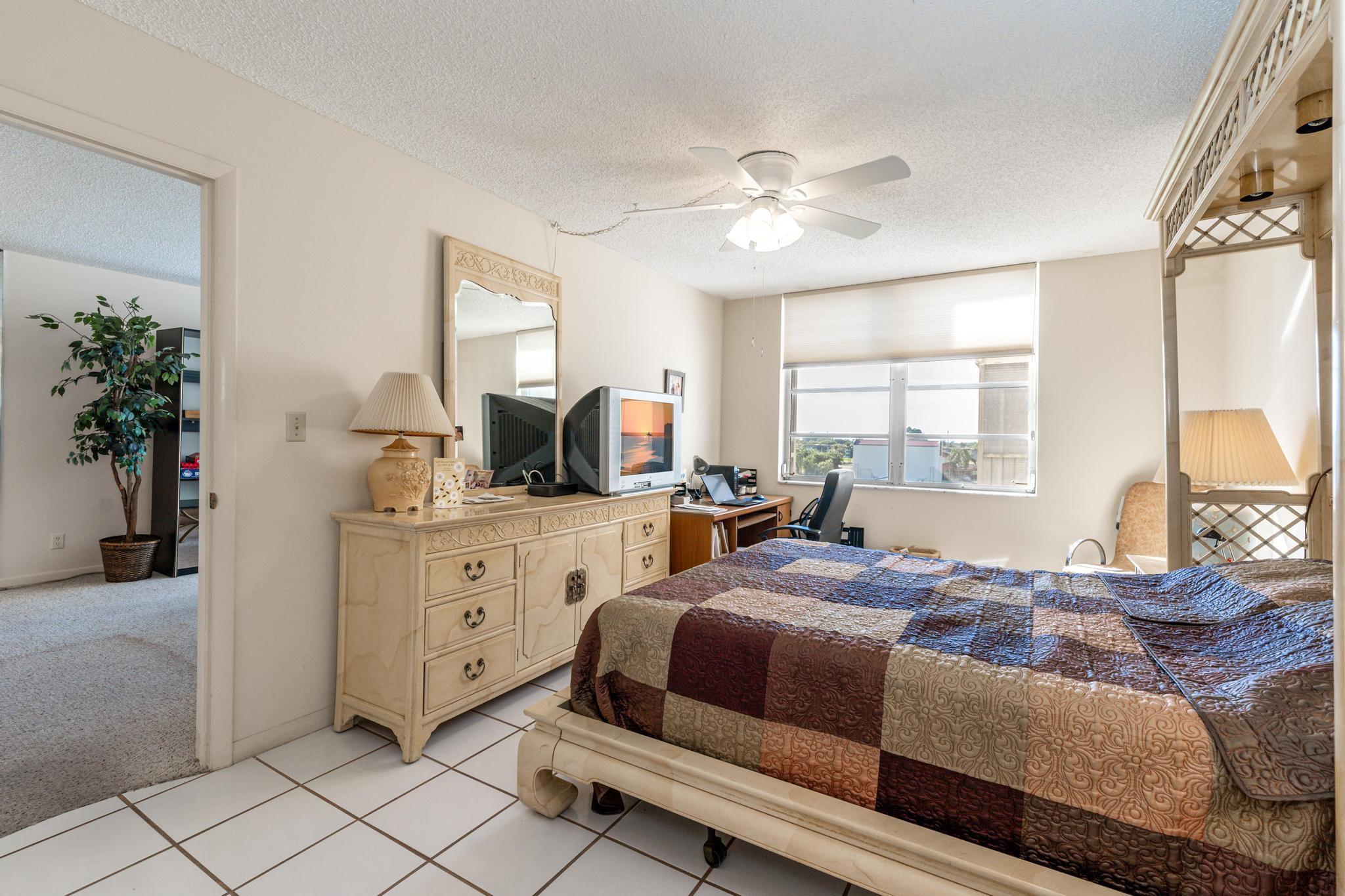 Photo for 8900 Washington Boulevard, 506B, Pembroke Pines, FL 33025 - Listing #FX-10484168 8900 Washington Boulevard, 506B, Pembroke Pines, FL 33025