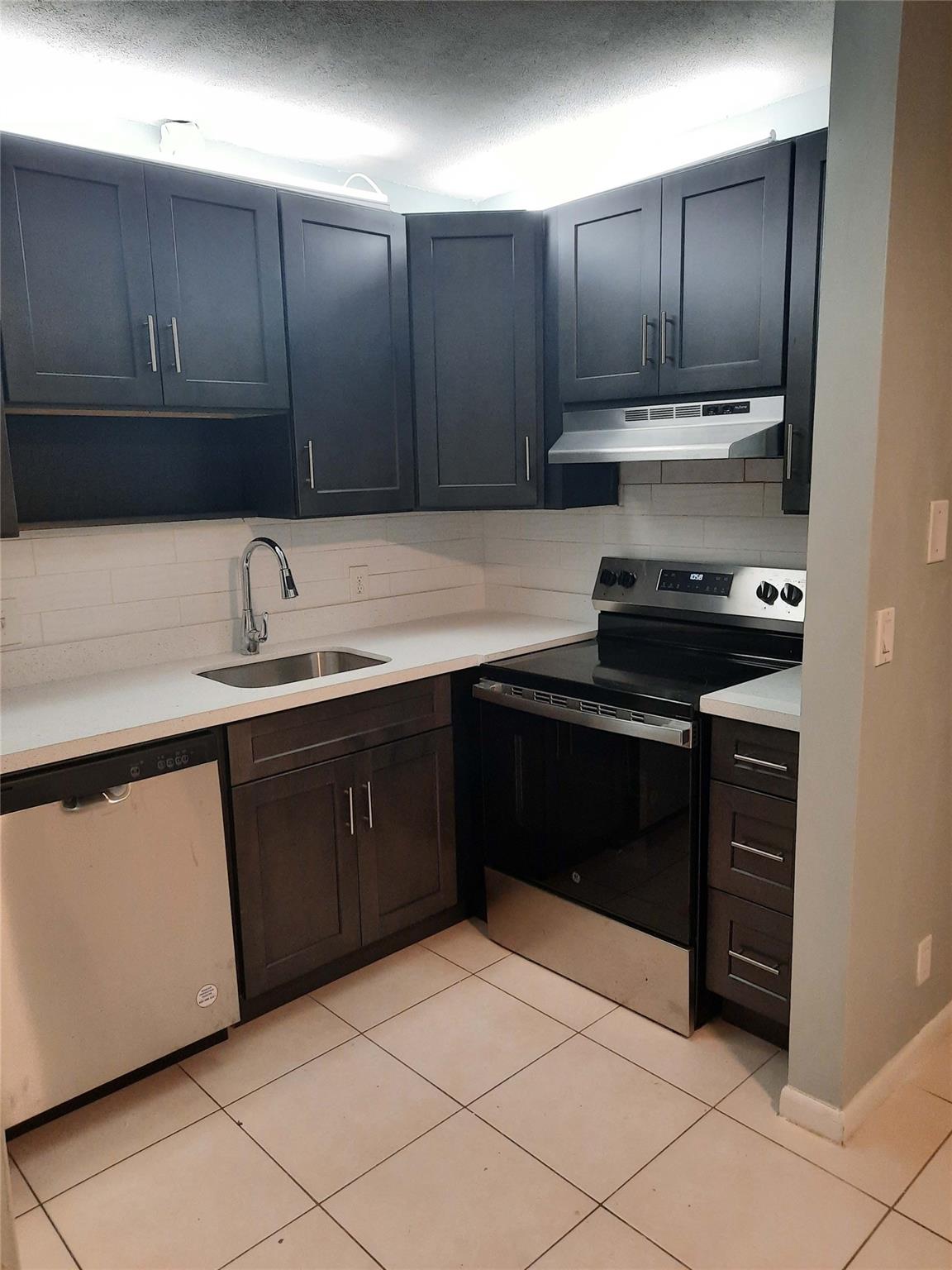 3253 NW 104 Avenue 3253, Coral Springs, FL 33065