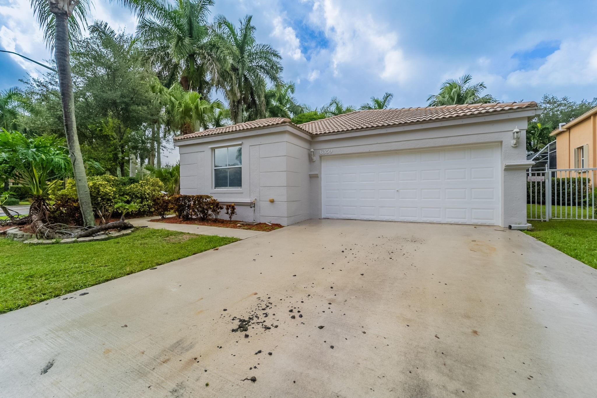 Photo for 6359 Stonehurst Circle, Lake Worth, FL 33467 - Listing #FX-10528195 6359 Stonehurst Circle, Lake Worth, FL 33467