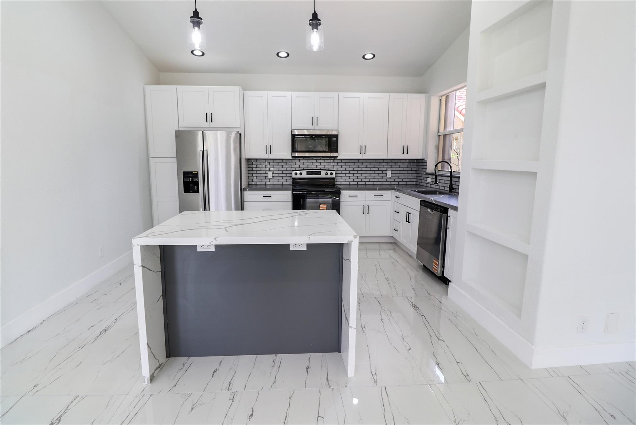 5824 NW 120th Avenue, Coral Springs, FL 33076