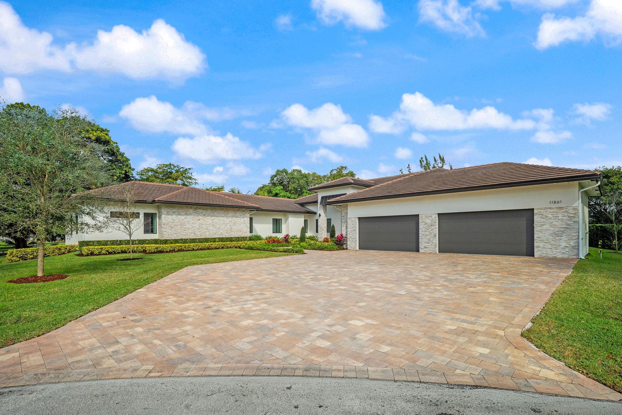 11861 NW 9 Street, Plantation, FL 33325