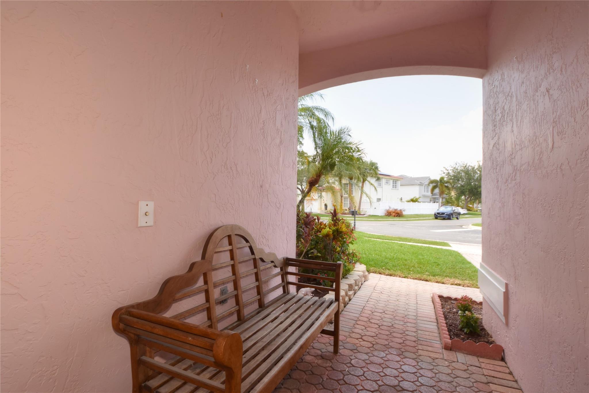 Photo for 98 Gables Boulevard, Weston, FL 33326 - Listing #FX-10506101 98 Gables Boulevard, Weston, FL 33326