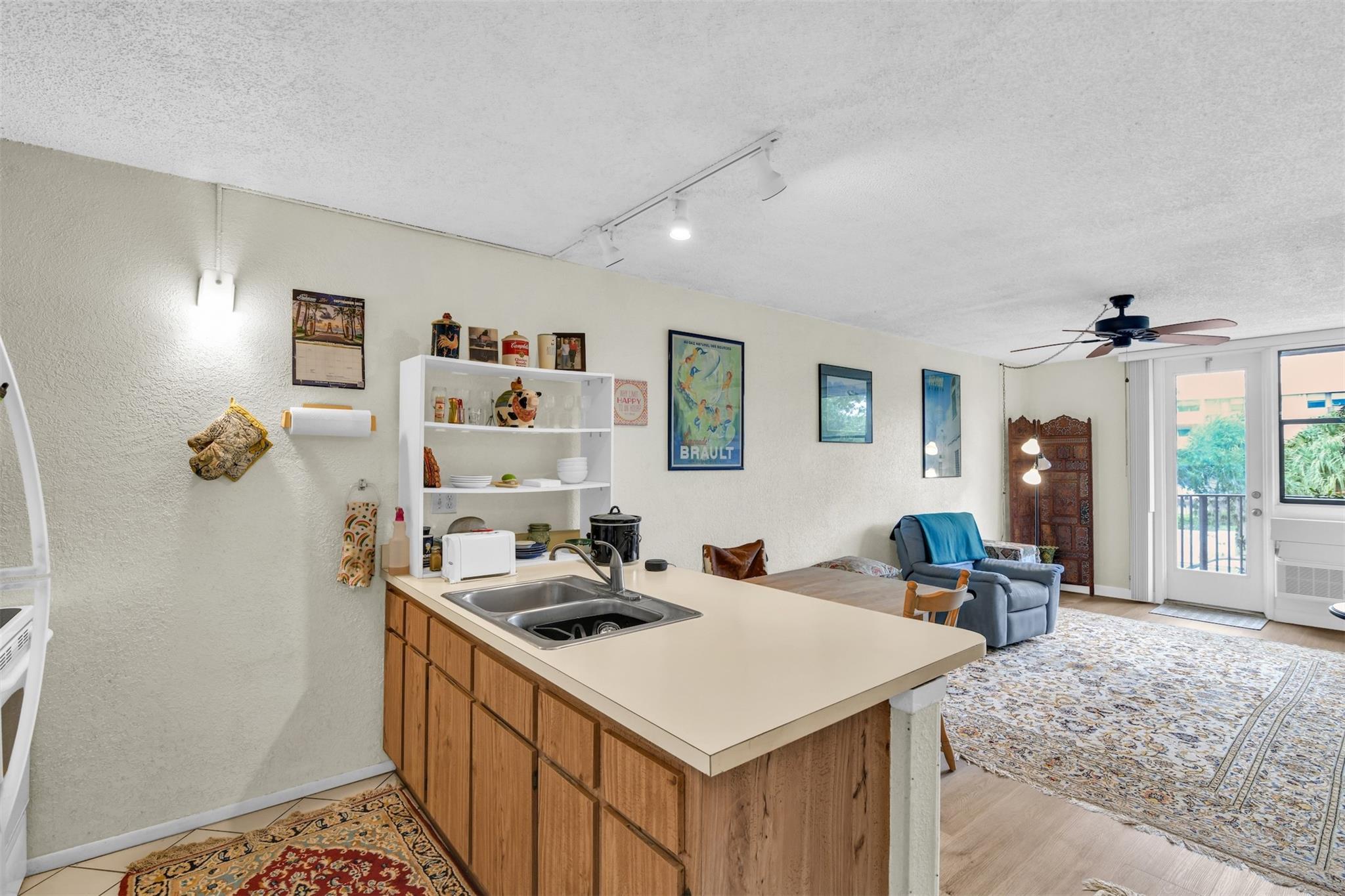 2701 Riverside Drive 305-B, Coral Springs, FL 33065