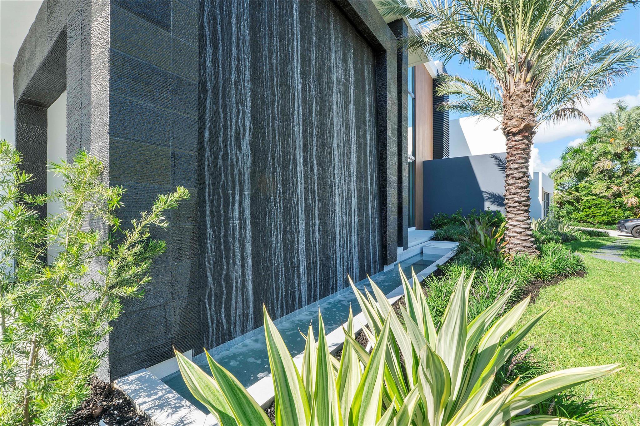 2880 NE 28th Street, Fort Lauderdale, FL 33306