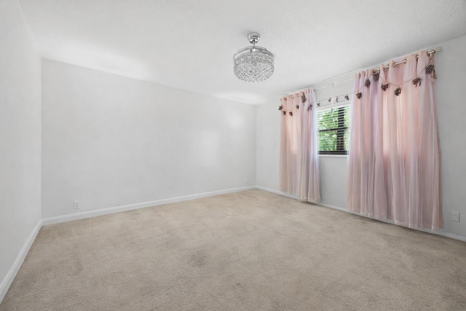 1060 NW 82nd Avenue, Coral Springs, FL 33071