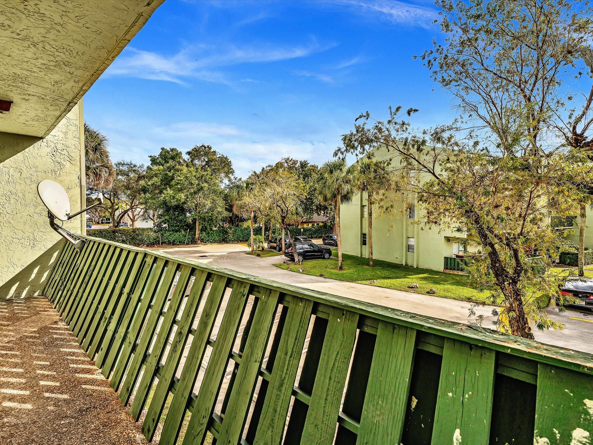 8911 NW 28th Drive E, Coral Springs, FL 33065