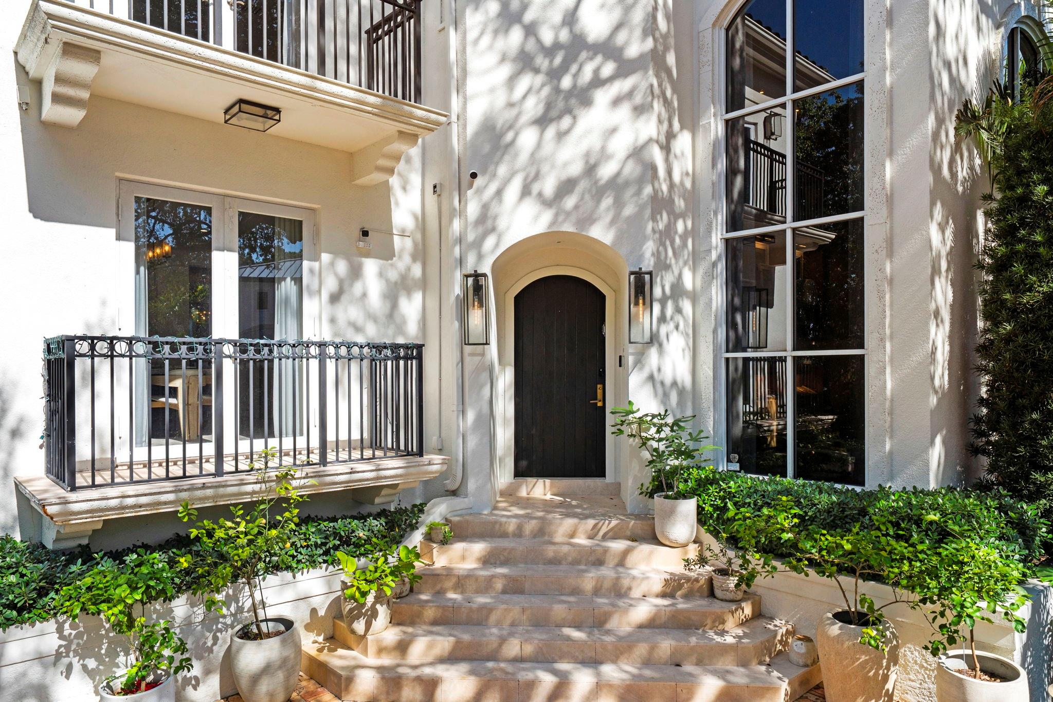 2765 Brickell Court, Miami, FL 33129