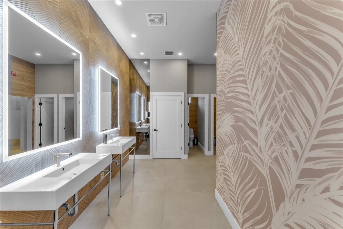 CLUBHOUSE LOCKER ROOM