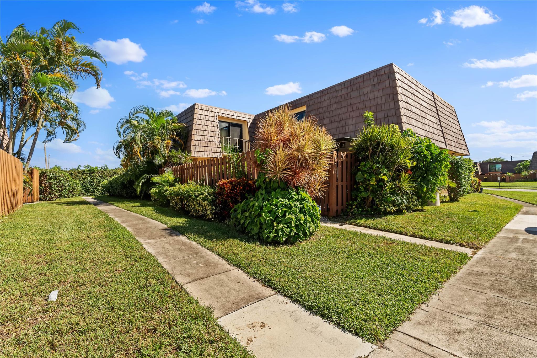 Photo for 581 Springdale Circle, 58-A, Palm Springs, FL 33461 - listing #FX-10530787 581 Springdale Circle, 58-A, Palm Springs, FL 33461