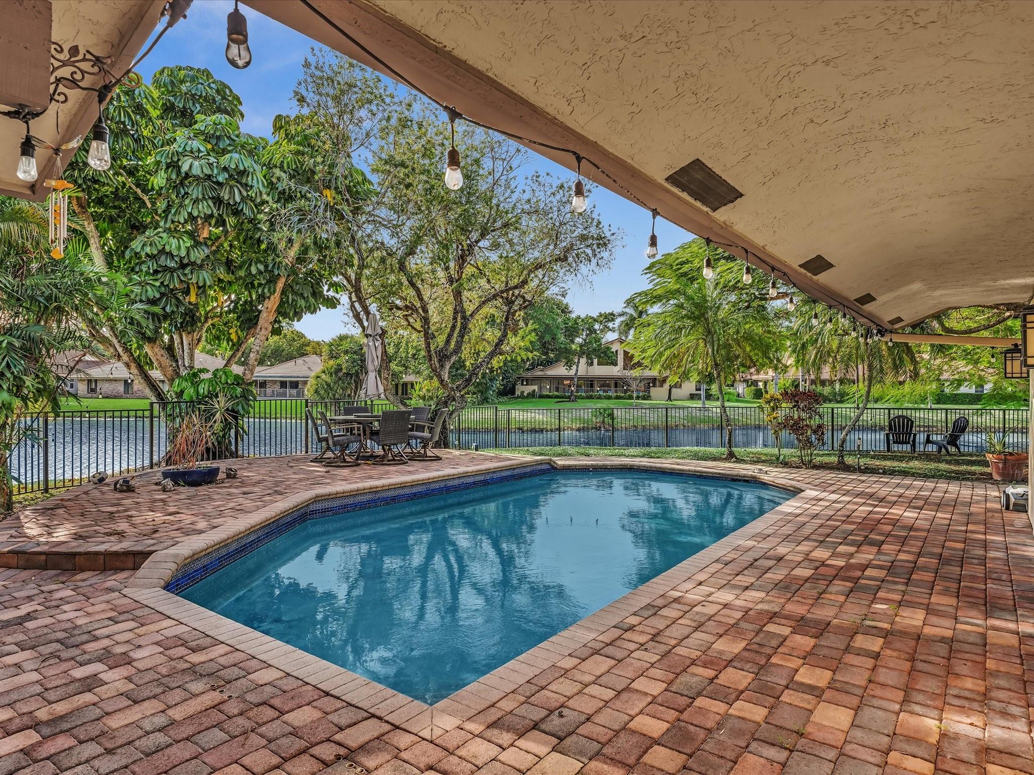 10320 NW 6th Street, Coral Springs, FL 33071