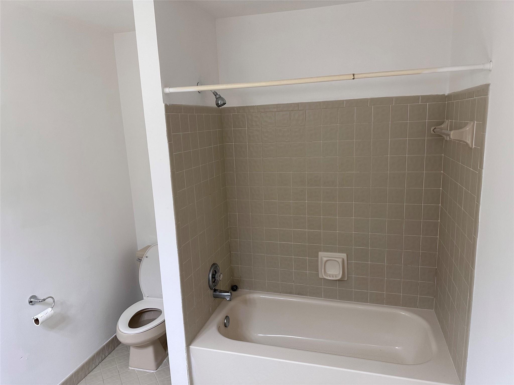 676 NW 107th Lane, Coral Springs, FL 33071