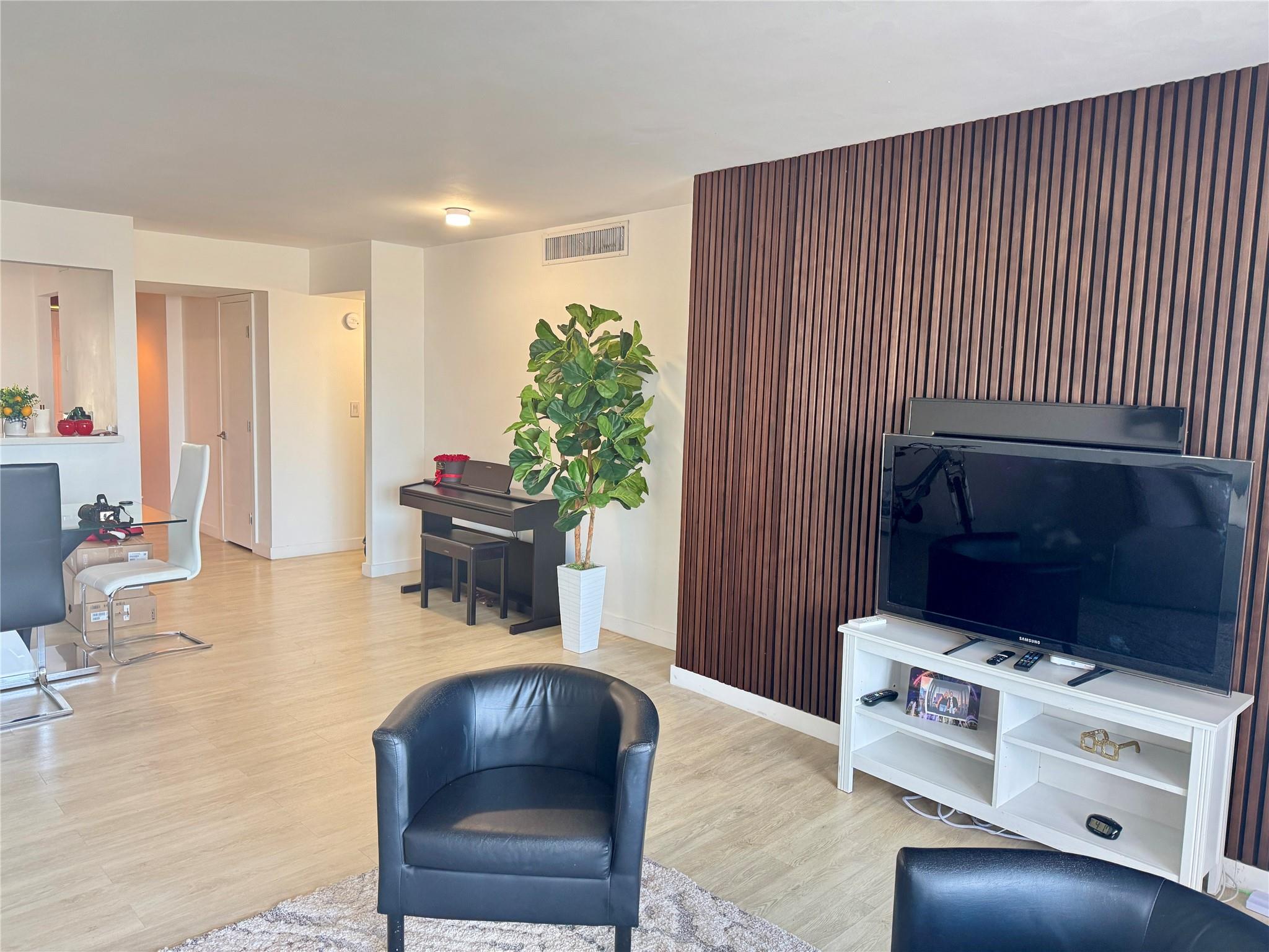 1770 NE 191st Street 816, Miami, FL 33179