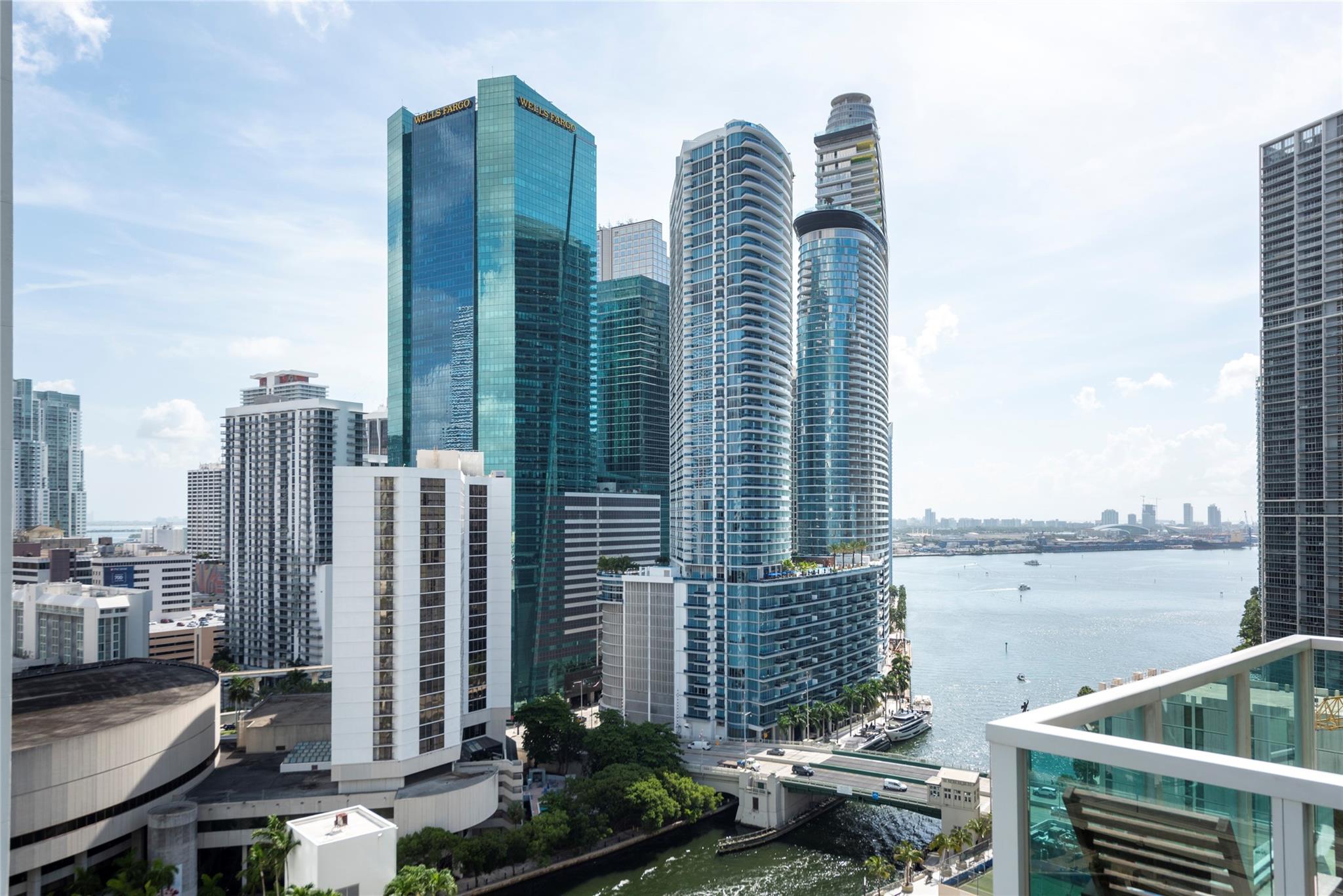 Photo for 41 SE 5th Street 1315, Miami, FL 33131 - listing #FX-10551553 41 SE 5th Street 1315, Miami, FL 33131