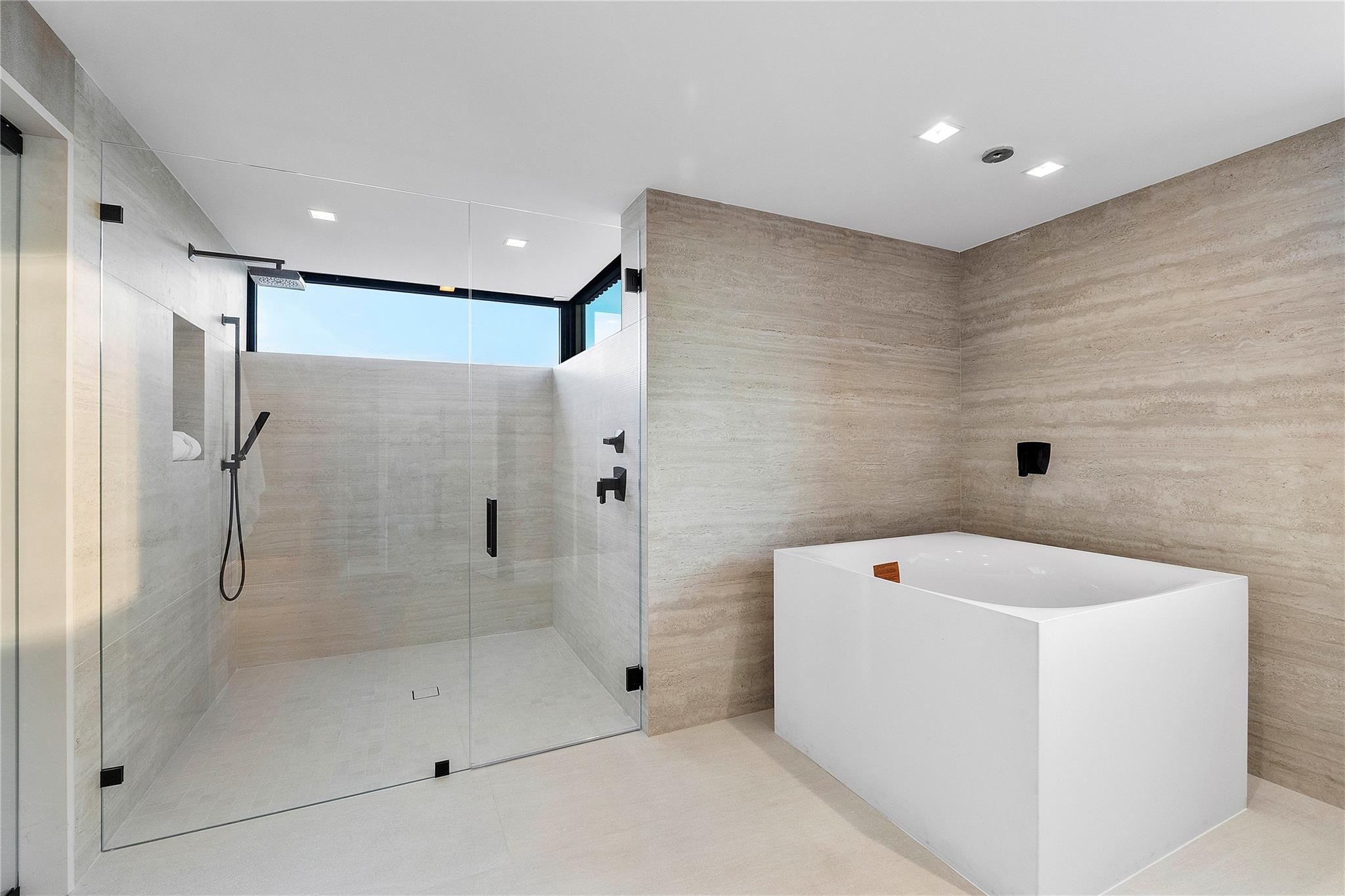 2880 NE 28th Street, Fort Lauderdale, FL 33306