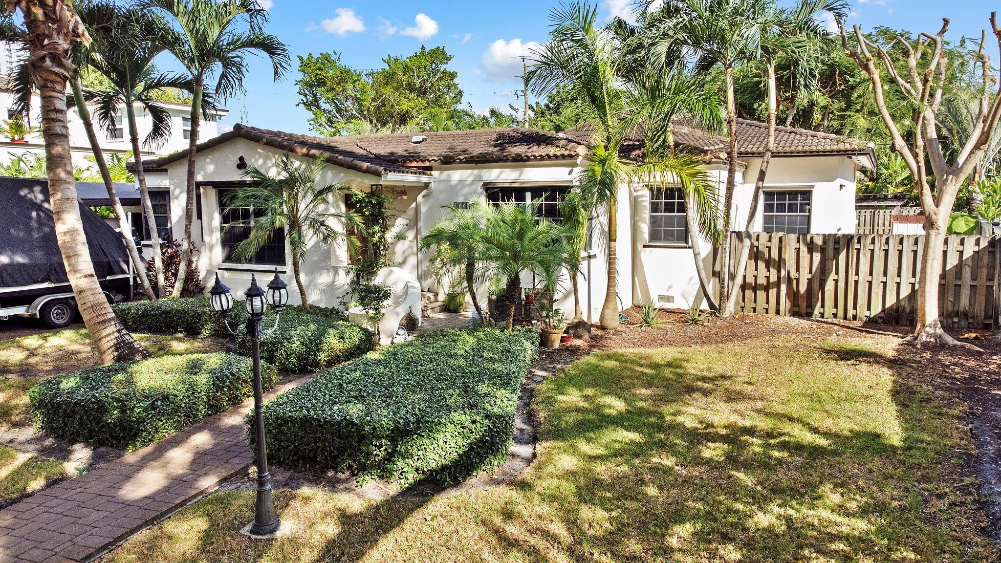 Photo for 1551 Monroe Street, Hollywood, FL 33020 - listing #FX-10535322 1551 Monroe Street, Hollywood, FL 33020