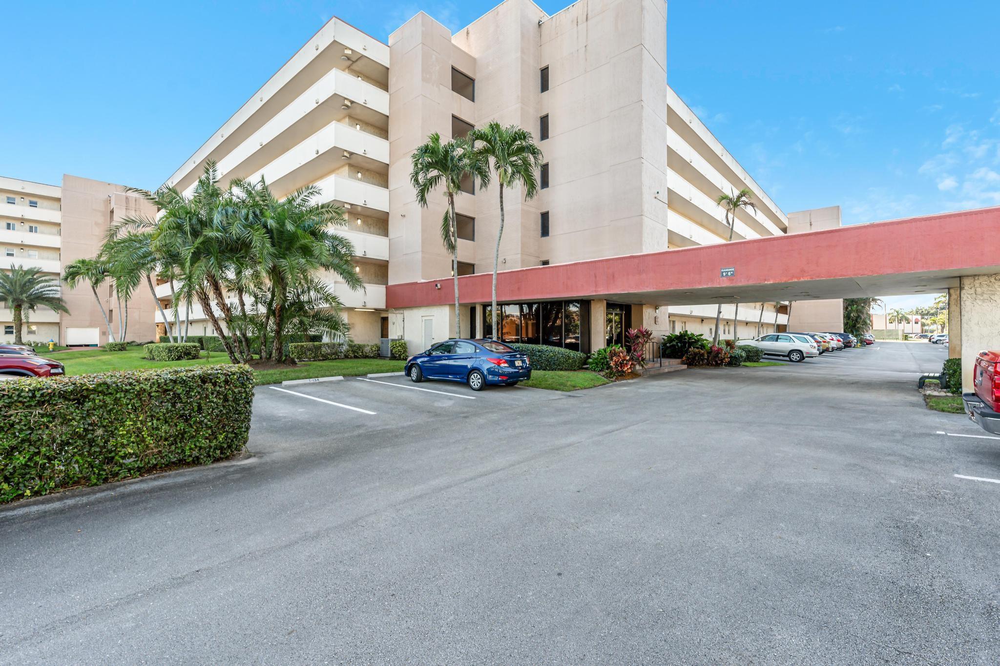Photo for 8900 Washington Boulevard, 506B, Pembroke Pines, FL 33025 - Listing #FX-10484168 8900 Washington Boulevard, 506B, Pembroke Pines, FL 33025
