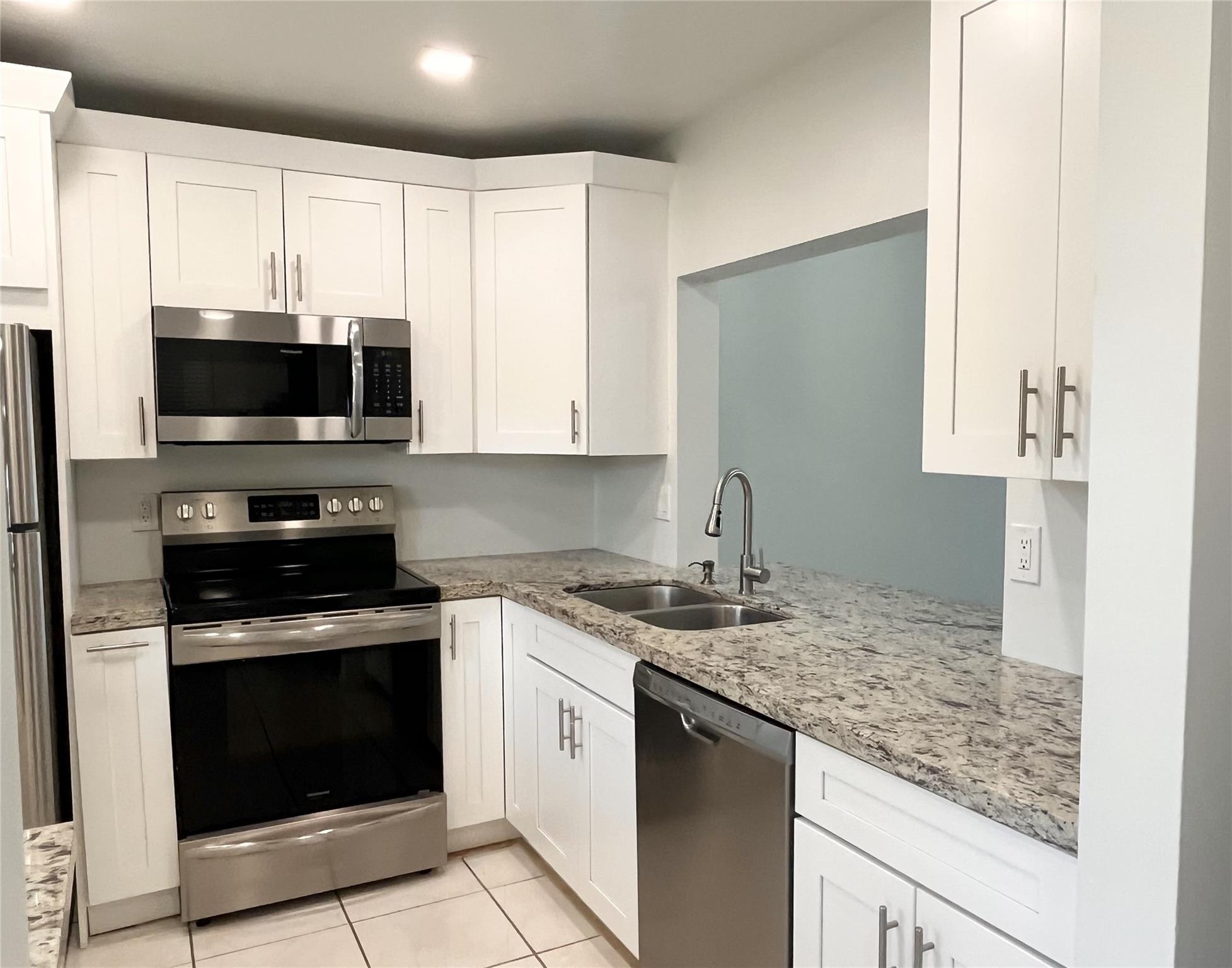 2423 NW 89th Drive 111, Coral Springs, FL 33065