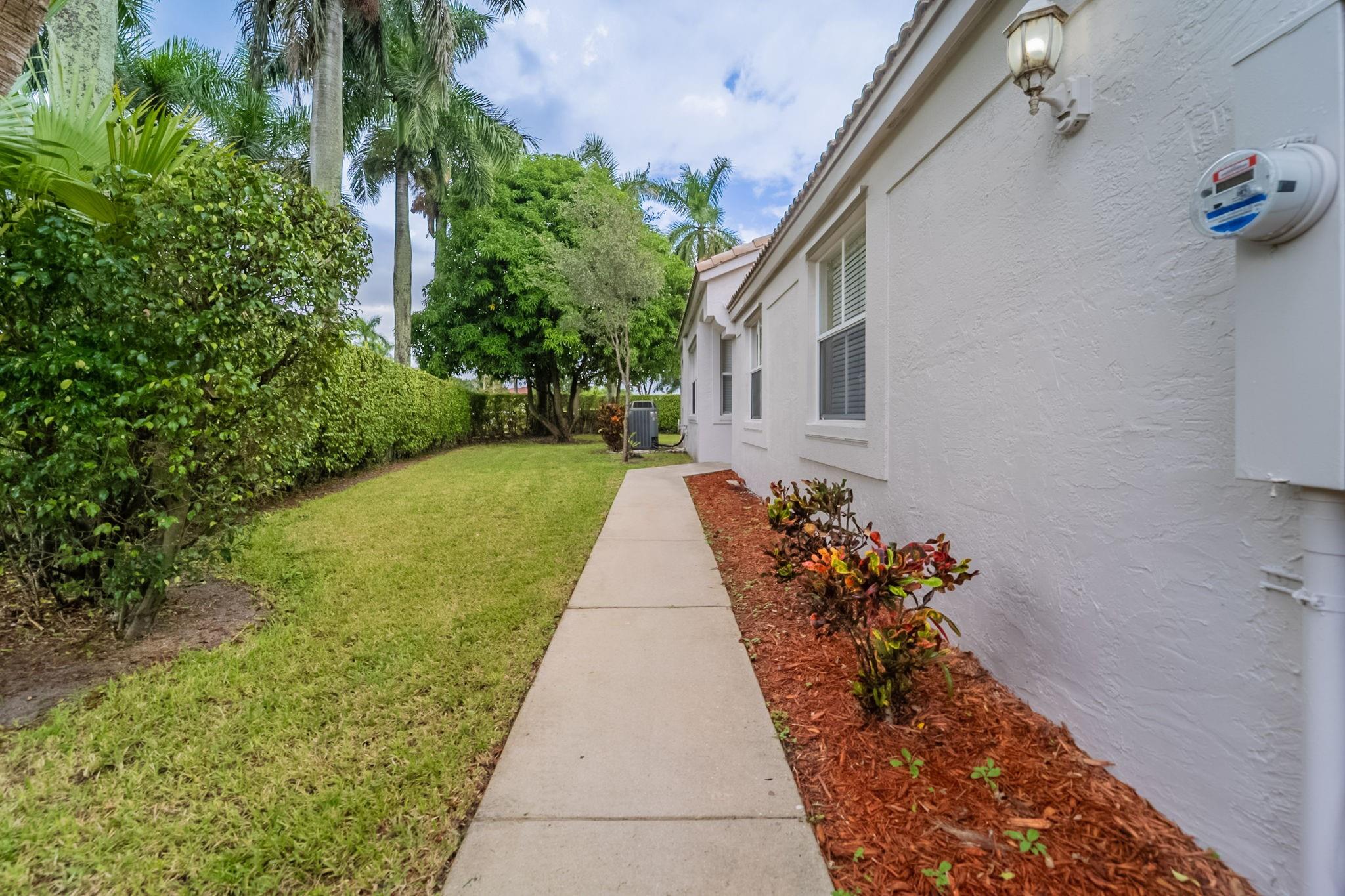 Photo for 6359 Stonehurst Circle, Lake Worth, FL 33467 - Listing #FX-10528195 6359 Stonehurst Circle, Lake Worth, FL 33467
