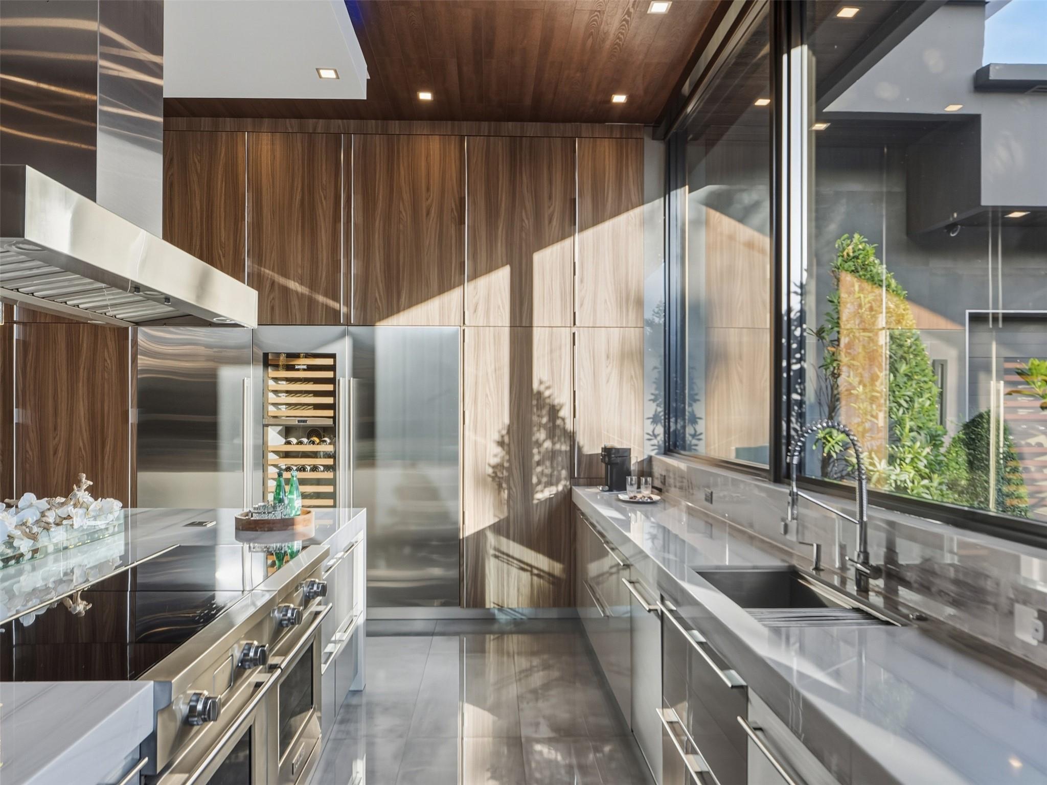 Open Living with Walls of Glass