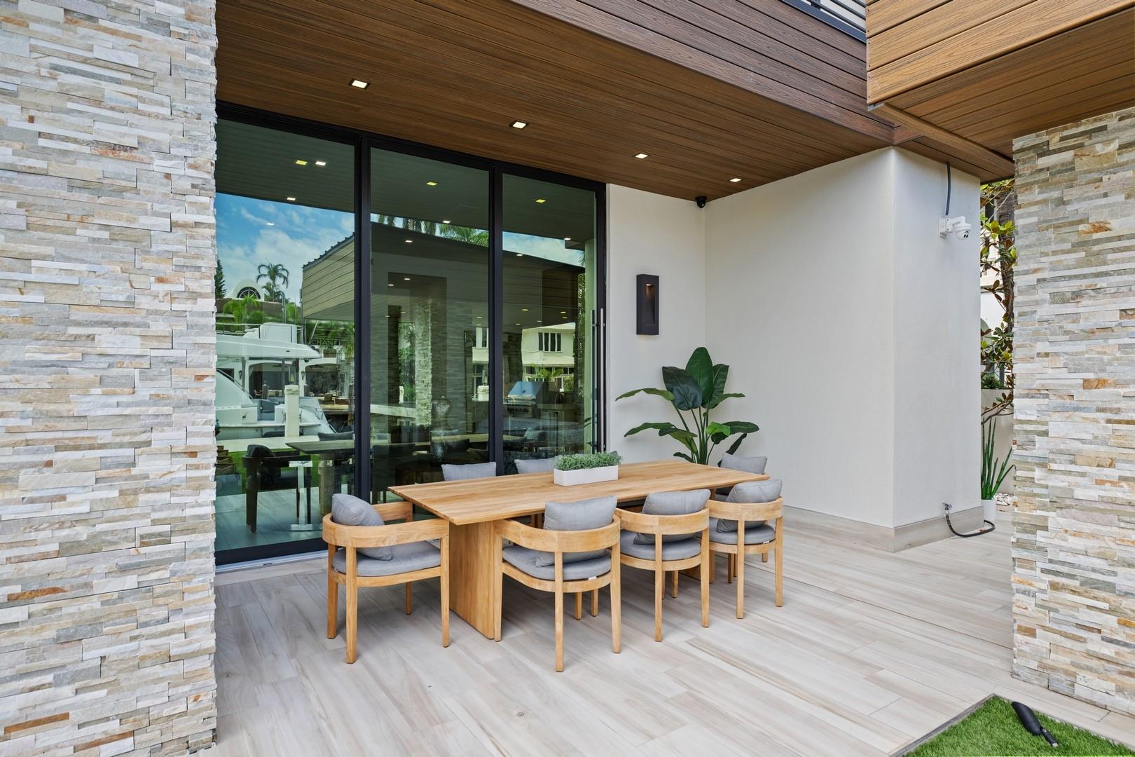 2437 Delmar Place, Fort Lauderdale, FL 33301