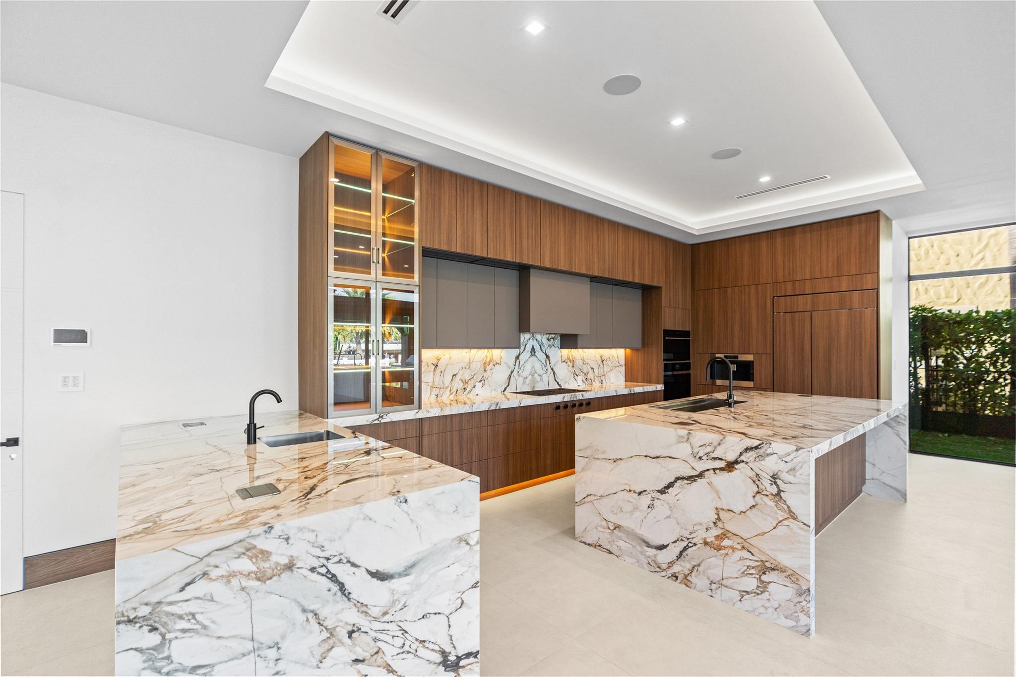 2441 NE 48th Court, Lighthouse Point, FL 33064