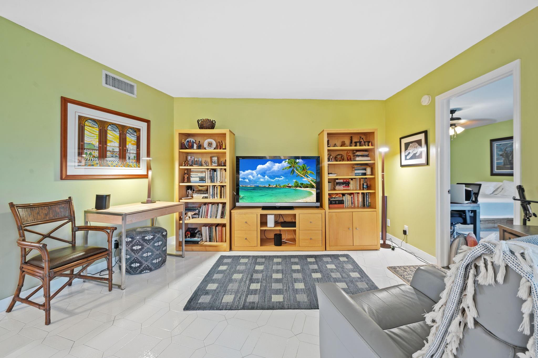 Photo for 3900 Oaks Clubhouse Drive, 305, Pompano Beach, FL 33069 - Listing #FX-10517147 3900 Oaks Clubhouse Drive, 305, Pompano Beach, FL 33069