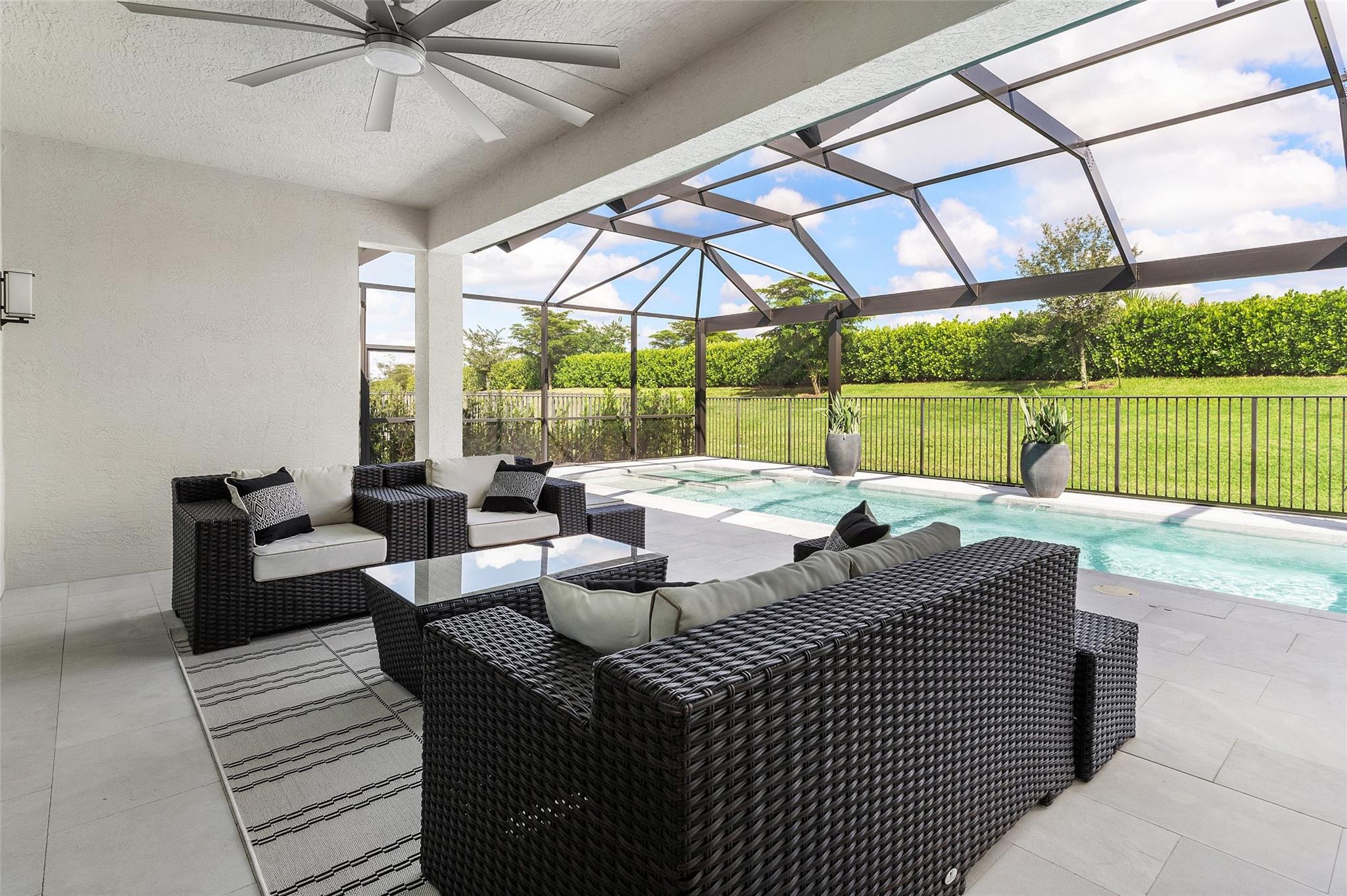 Screened/Fenced Patio/Pool