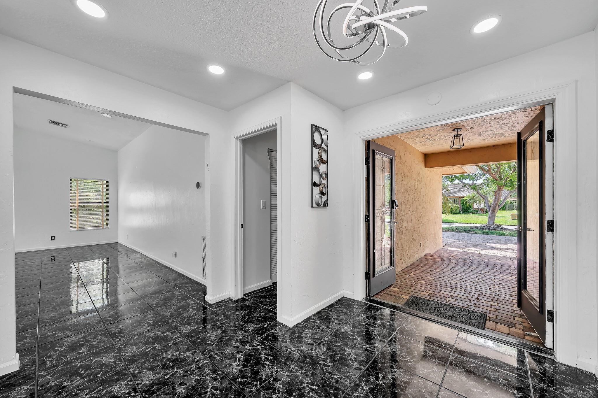 303 NW 105th Terrace, Coral Springs, FL 33071