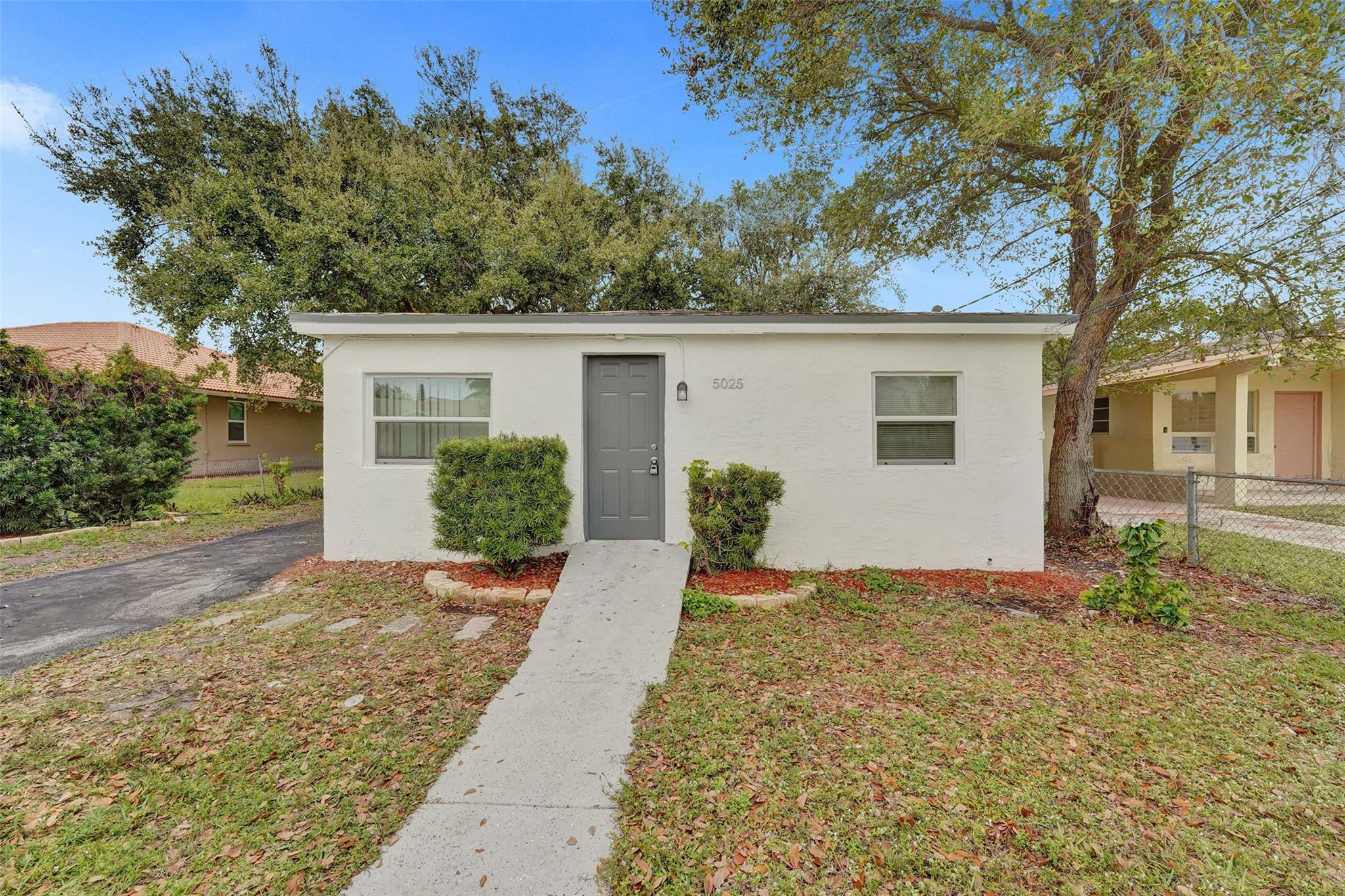 Photo for 5025 SW 22nd Street, Hollywood, FL 33023 - listing #FX-10534009 5025 SW 22nd Street, Hollywood, FL 33023