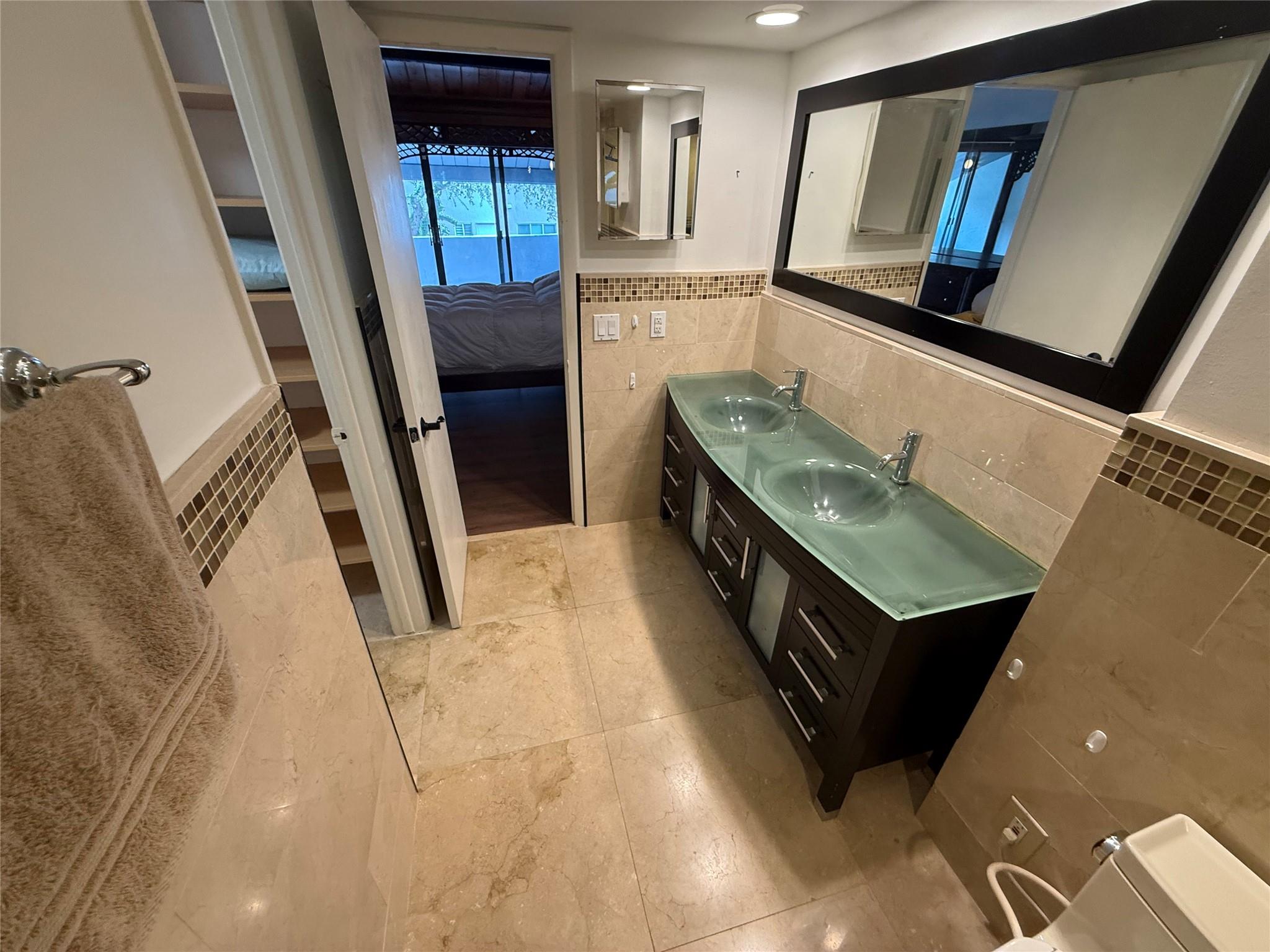 19428 NE 26th Avenue 103, Miami, FL 33180