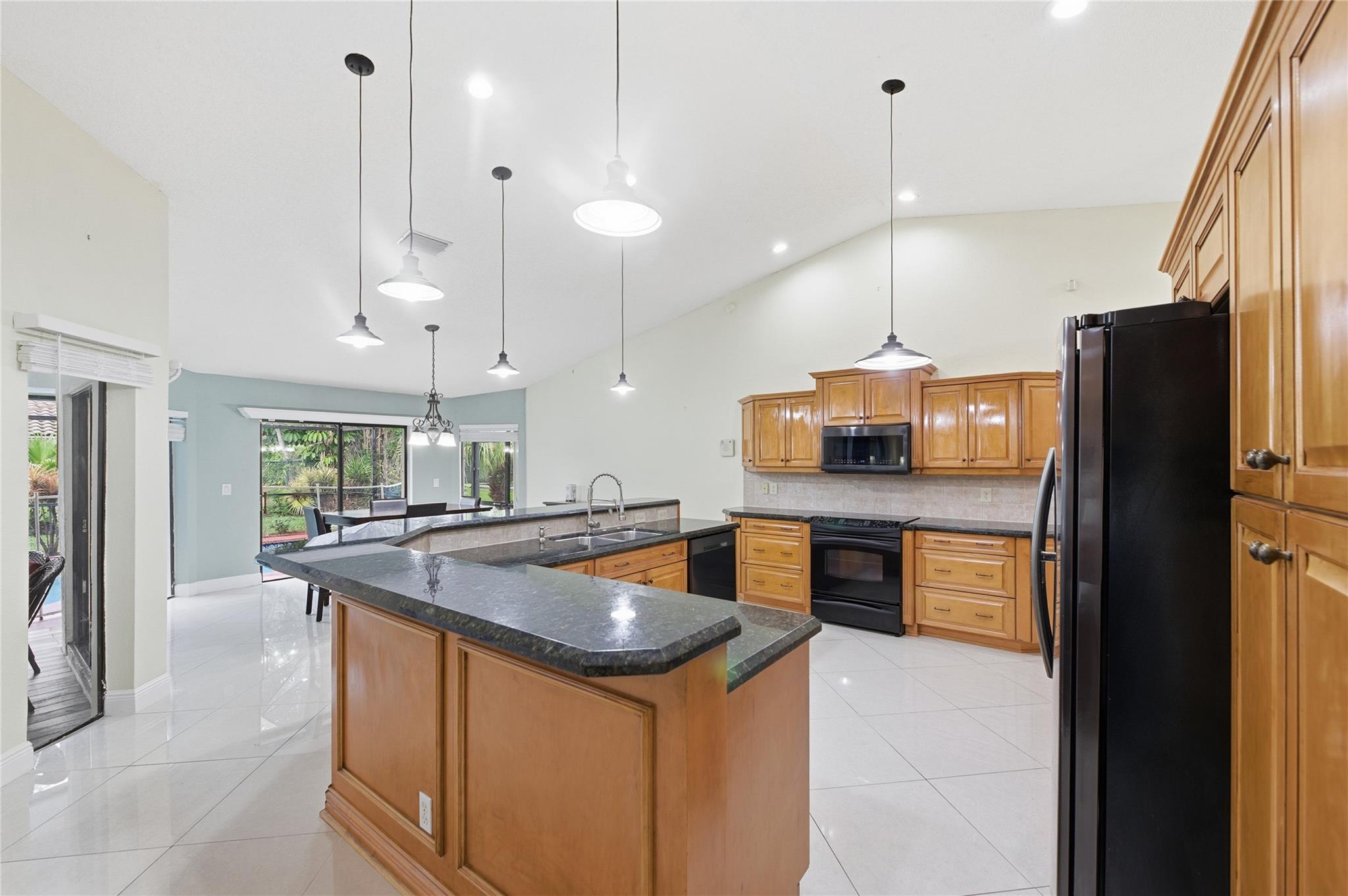 10949 NW 1st Mnr, Coral Springs, FL 33071