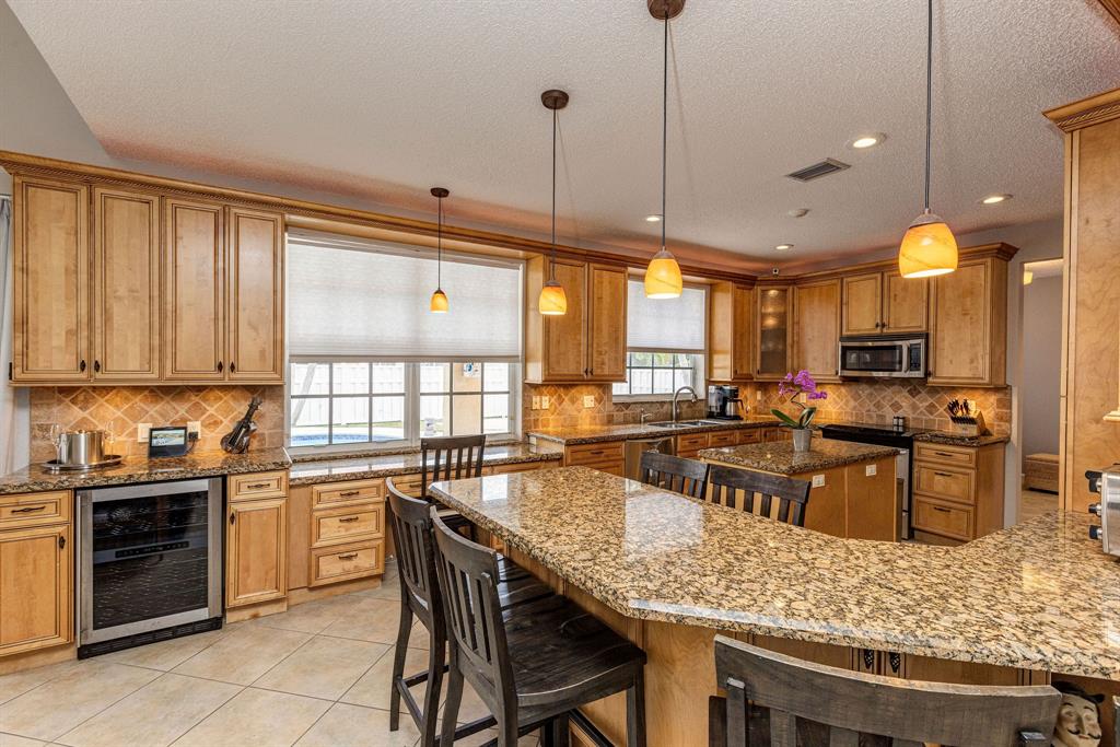 Photo for 1104 Hidden Valley Way, Weston, FL 33327 - Listing #FX-10435153 1104 Hidden Valley Way, Weston, FL 33327