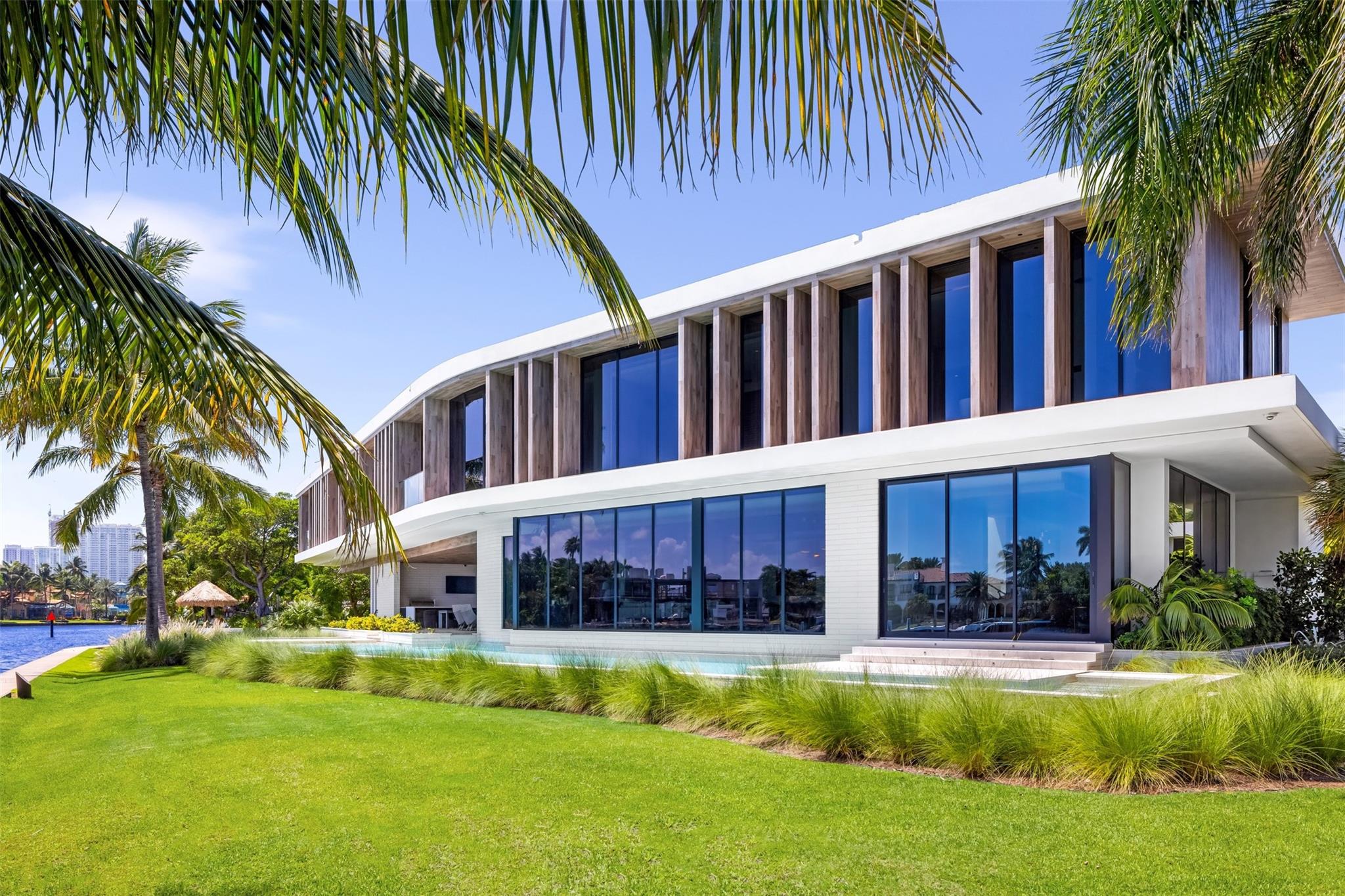 516 Mola Avenue, Fort Lauderdale, FL 33301