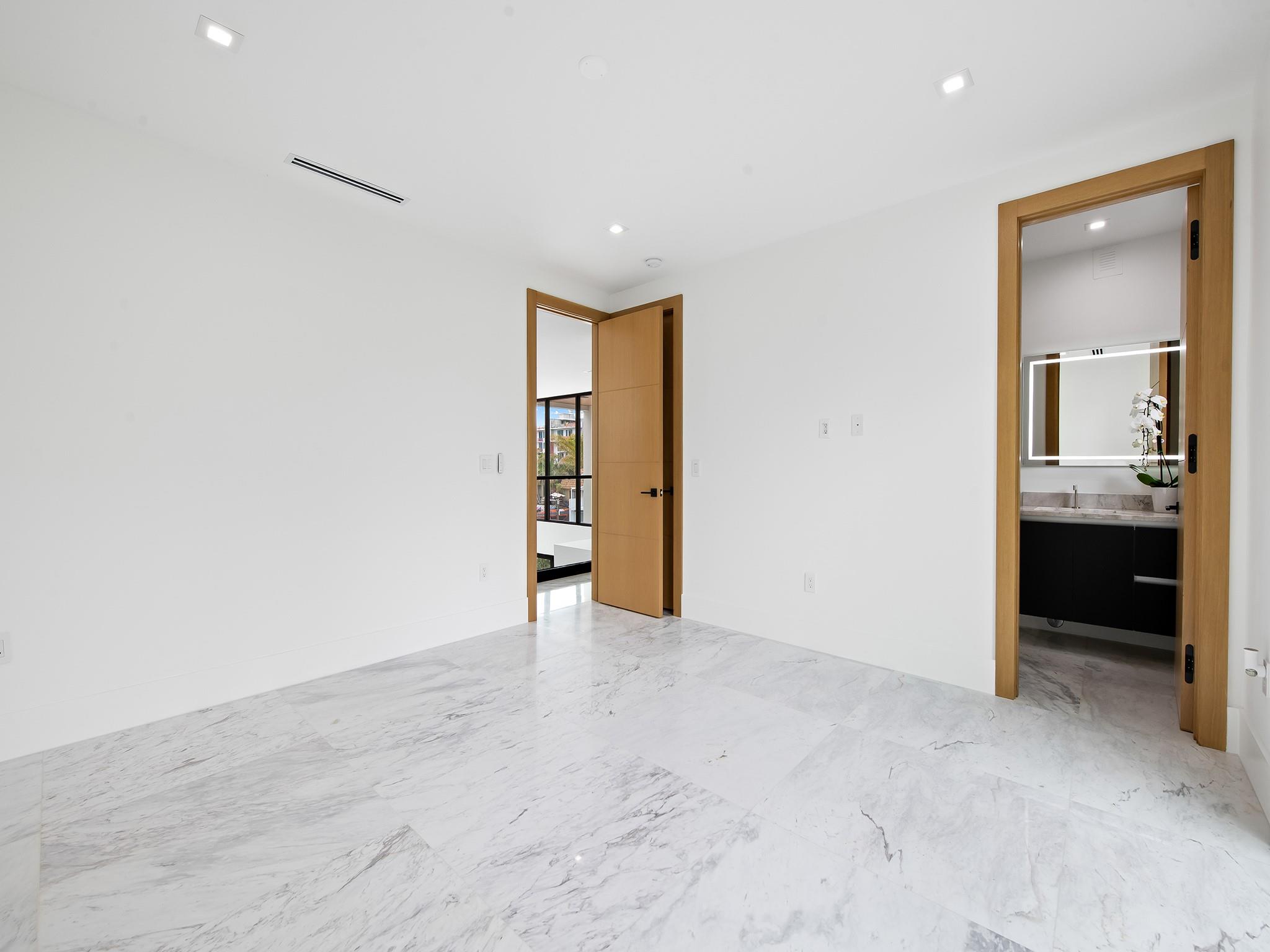 111 Fiesta Way, Fort Lauderdale, FL 33301