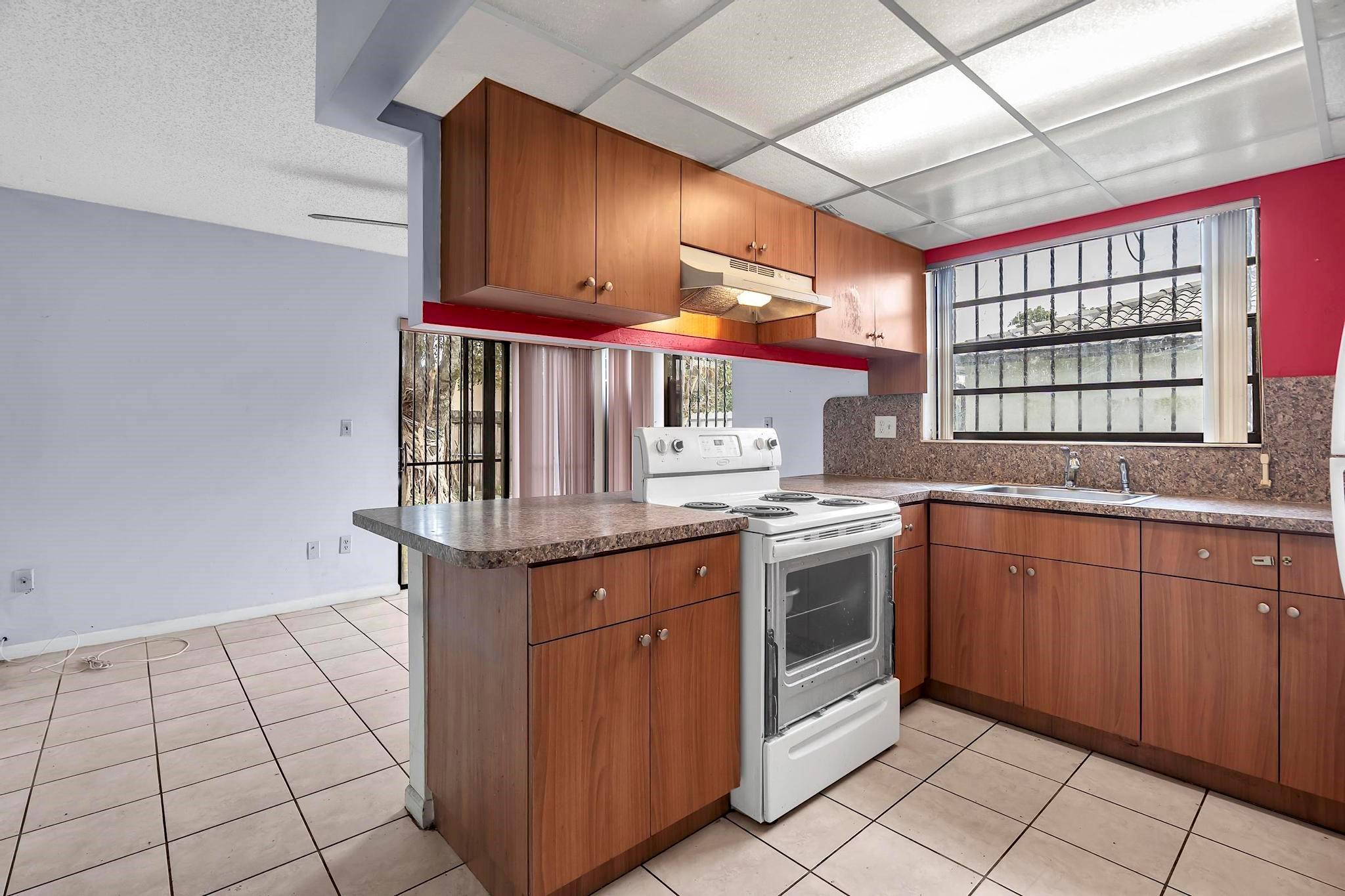 602 SW 99th Place, Miami, FL 33174