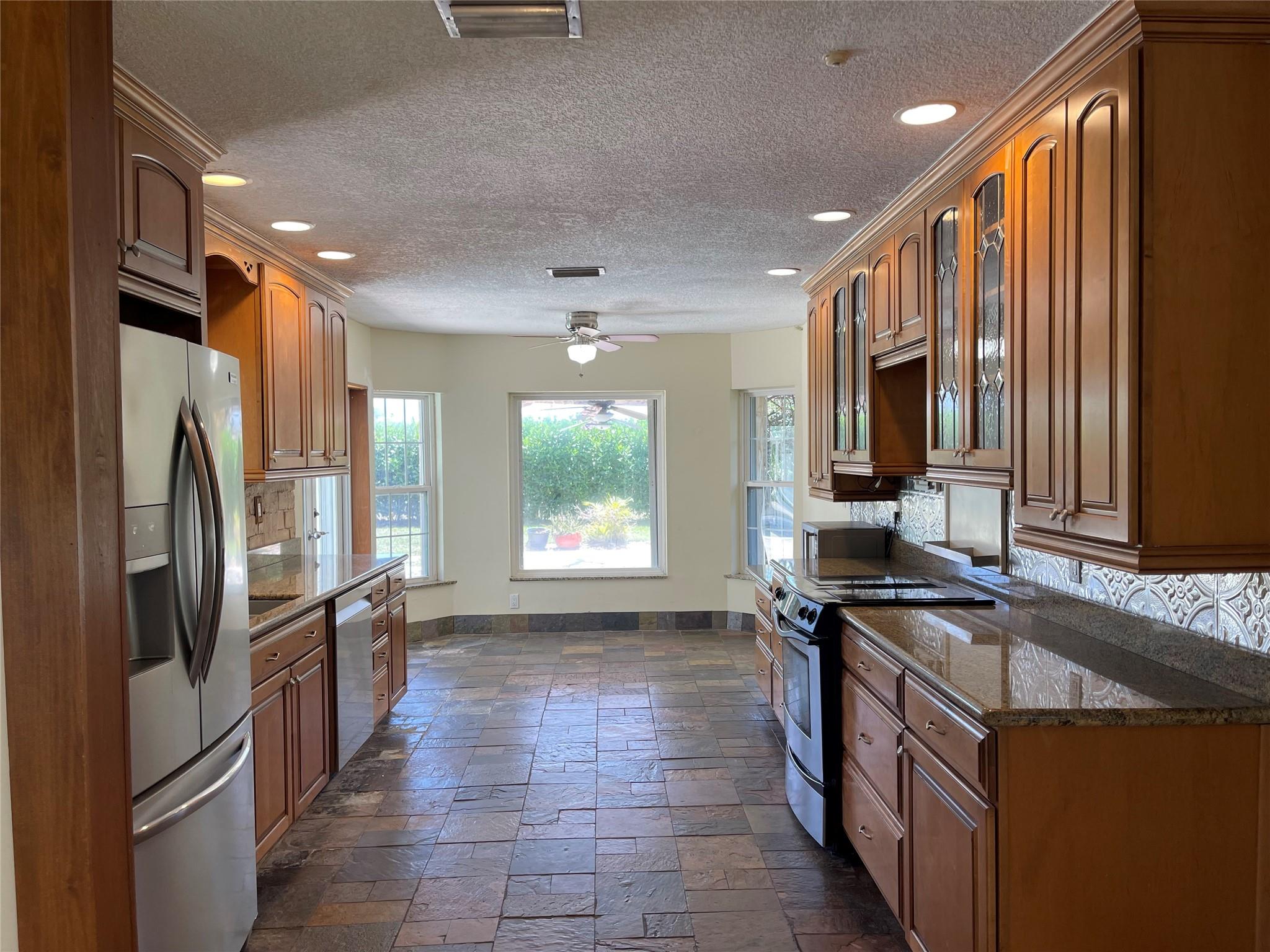 Photo for 10010 NW 11th Mnr, Coral Springs, FL 33071 - Listing #FX-10497303 10010 NW 11th Mnr, Coral Springs, FL 33071