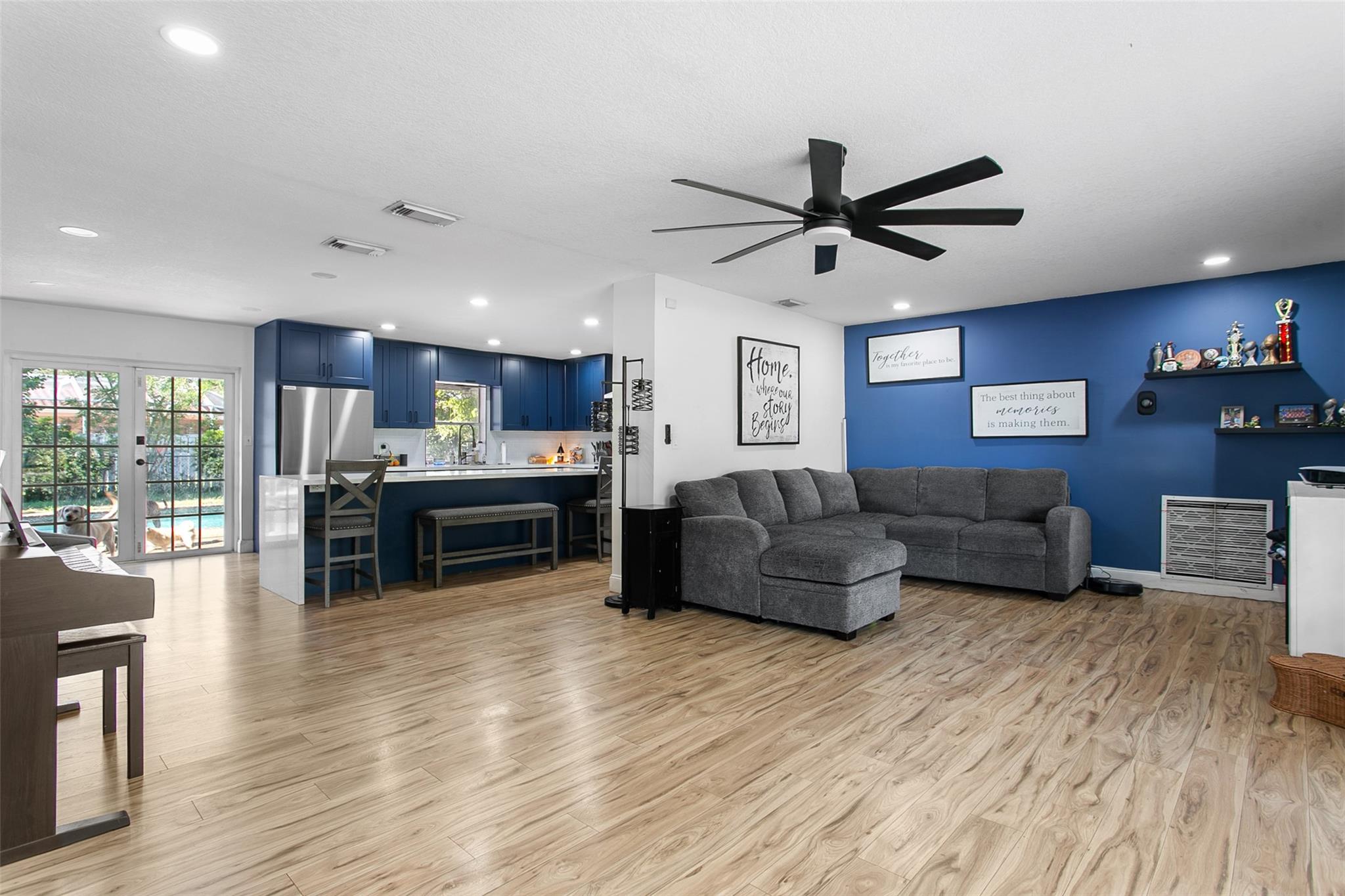 846 Ramblewood Drive, Coral Springs, FL 33071