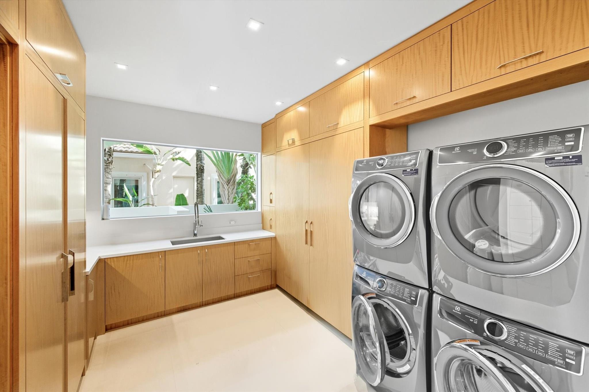 14 N Isla Bahia Drive, Fort Lauderdale, FL 33316