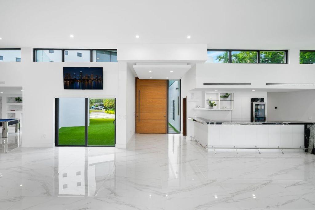 19 Gatehouse Road, Sea Ranch Lakes, FL 33308